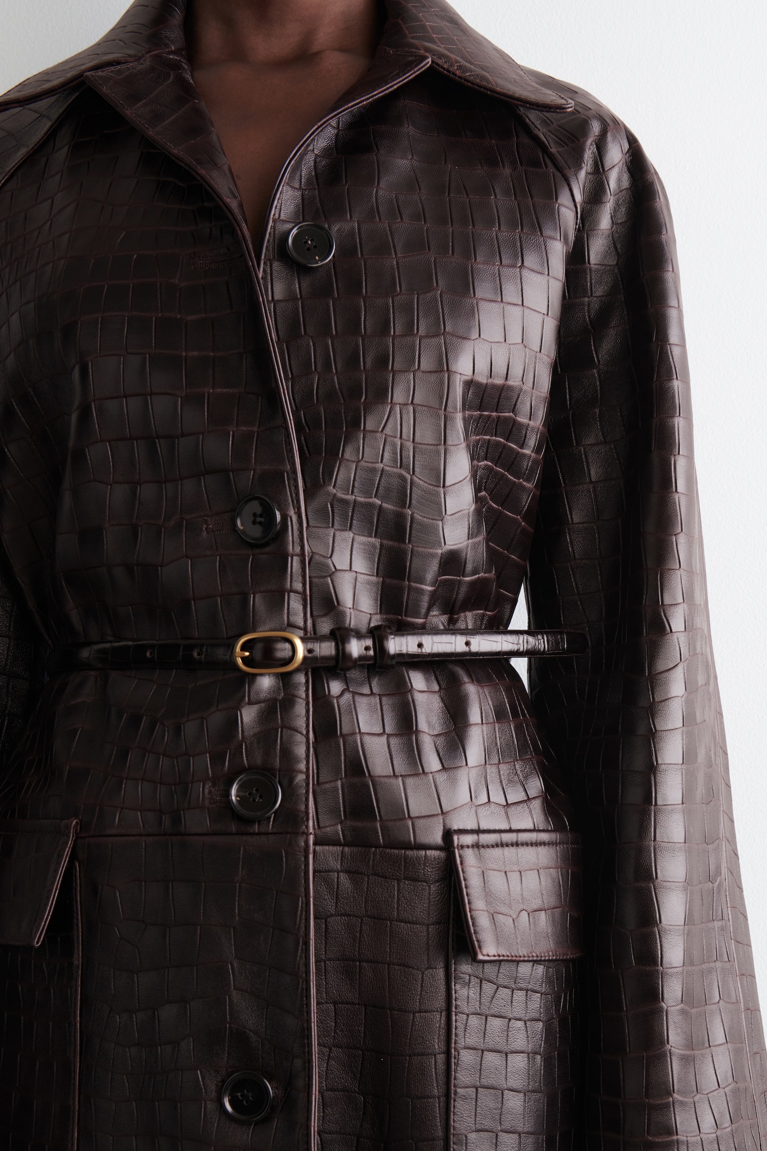 MANTEAU EN CUIR EMBOSSÉ CROCO - BRUN FONCÉ - 7