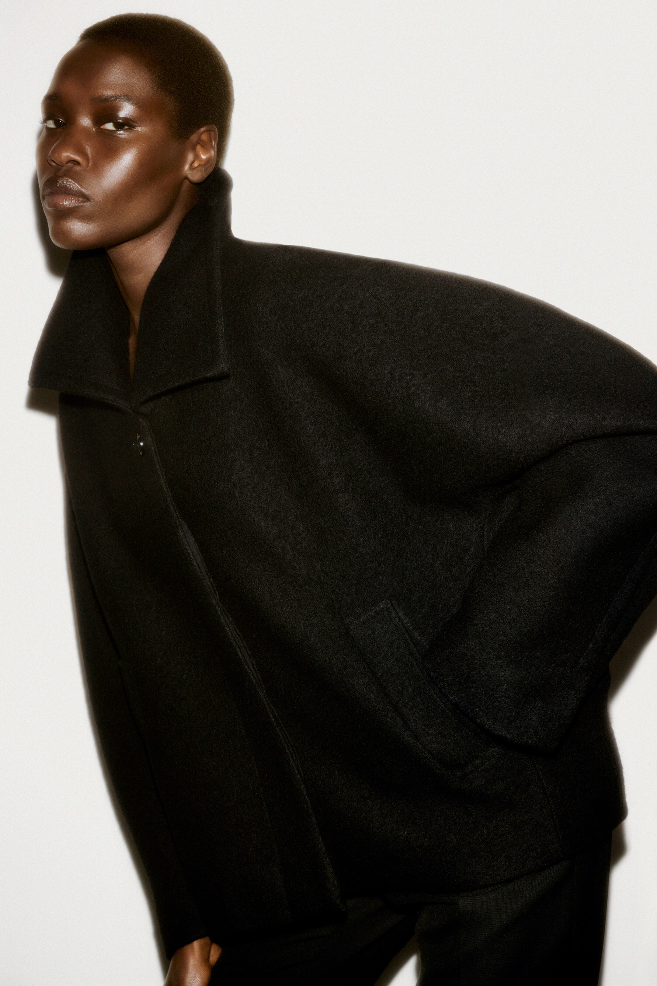 Größeres Bild anzeigen: OVERSIZED-KURZJACKE AUS KOCHWOLLE - SCHWARZ - Ladies | H&M AT 7