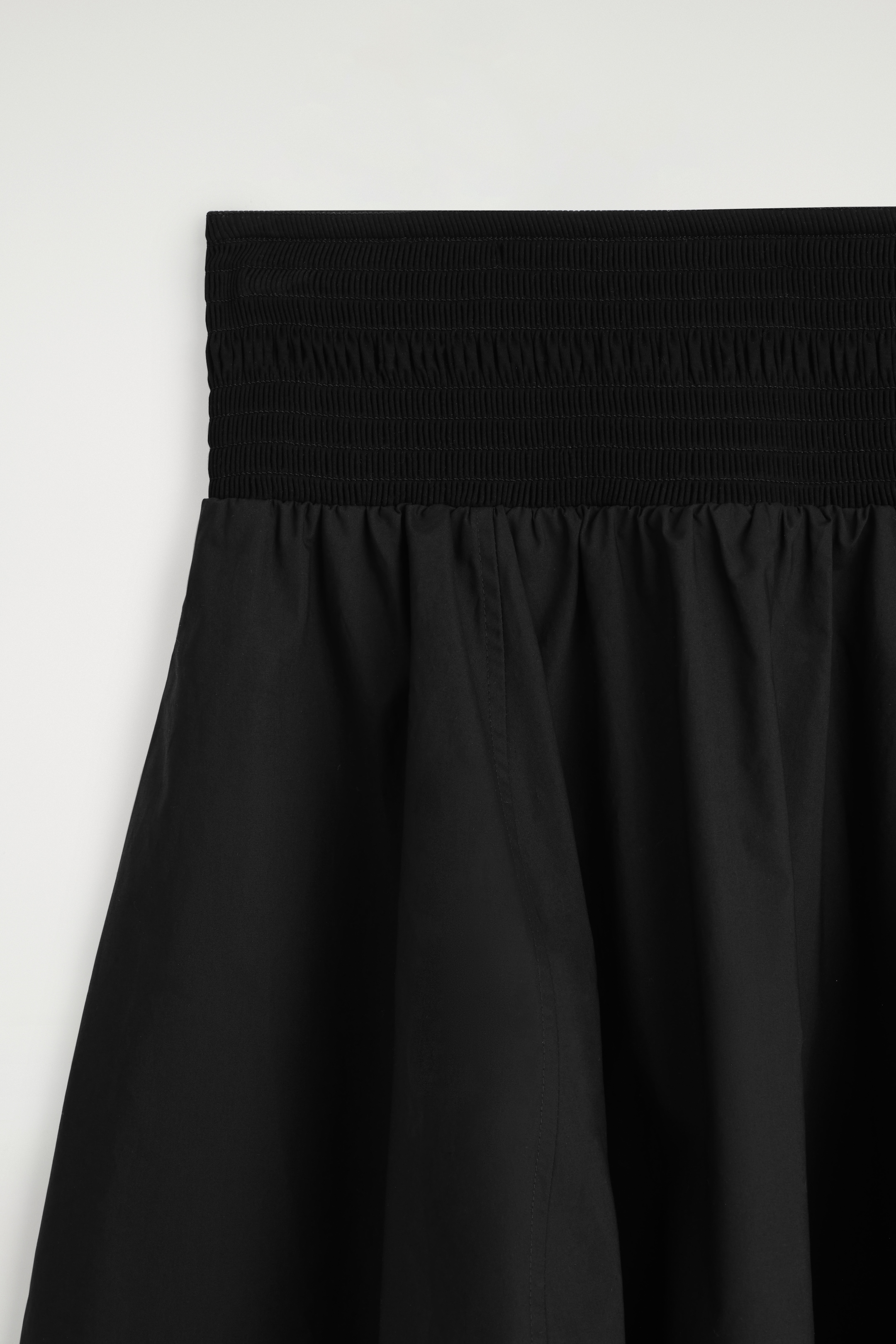 Grösseres Bild ansehen: MIDIROCK MIT GESMOKTEN PARTIEN - SCHWARZ - DAMEN | H&M CH 6