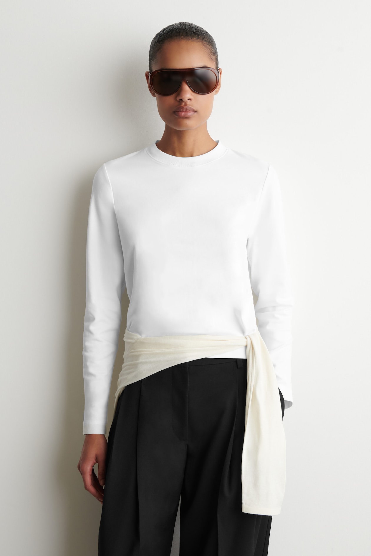 CLEAN CUT LONG-SLEEVED T-SHIRT — WHITE