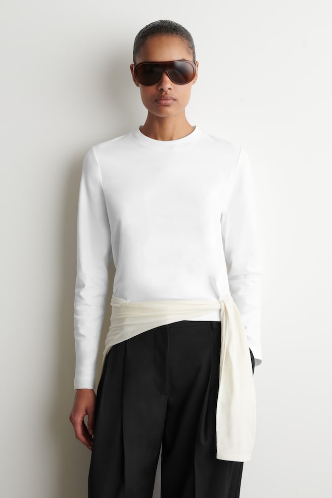CLEAN CUT LONG-SLEEVED T-SHIRT — WHITE