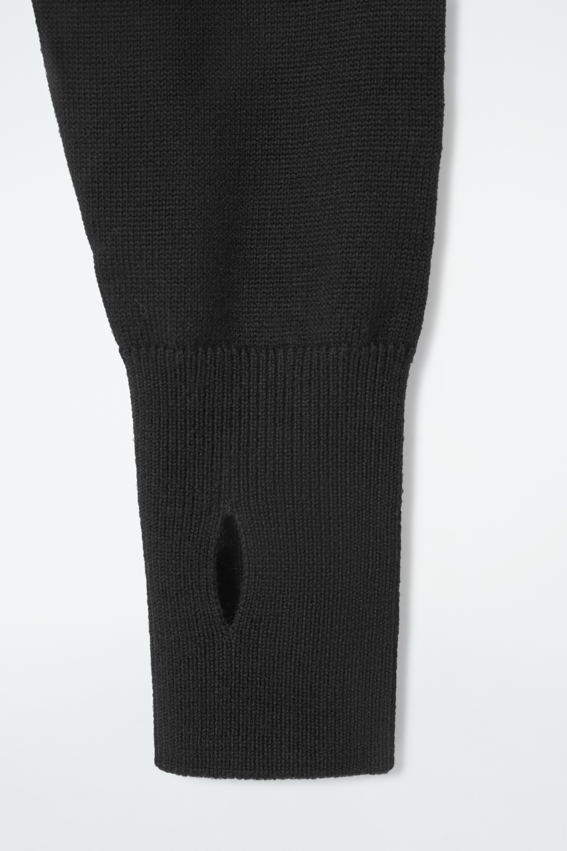 Ingrandisci l'immagine: CROPPED WOOL HOODIE - BLACK - DONNA | H&M CH 2