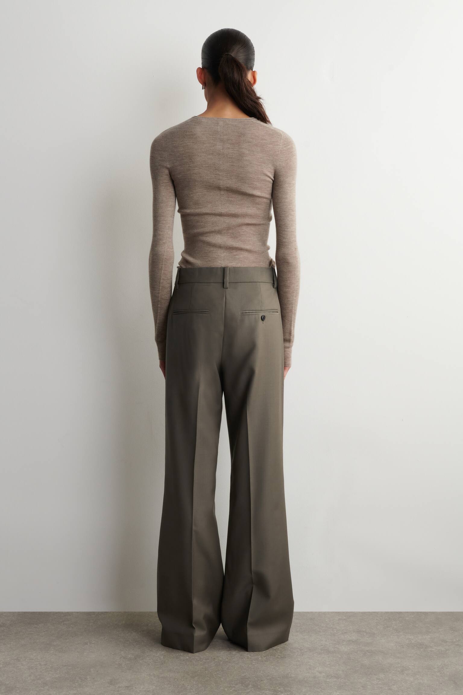 Getailleerde bootcutbroek van wol-twill - taupe - 5