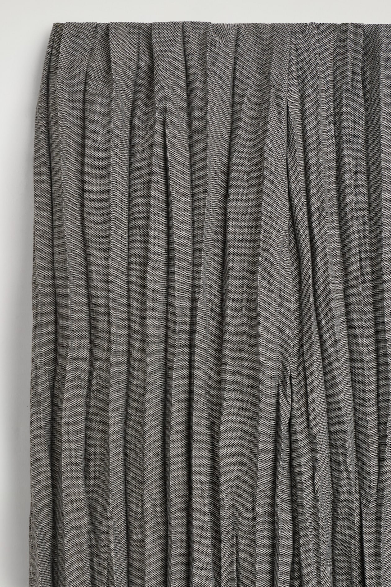 CRUSHED-PLEAT MIDI SKIRT — GREY