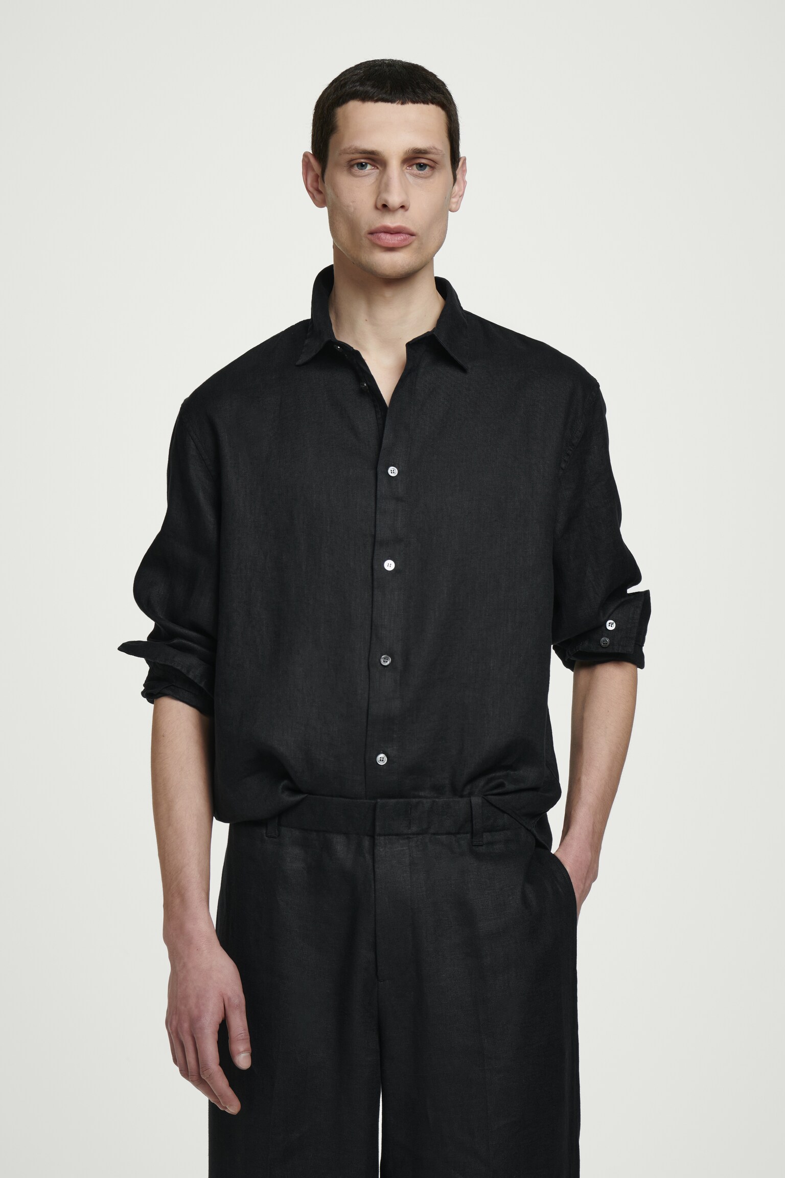 CAMICIA IN LINO DAL TAGLIO RILASSATO - NERO/BIANCO/BLU NAVY/BEIGE / RIGHE/TALPA/ALBICOCCHE / RIGHE/AZZURRO