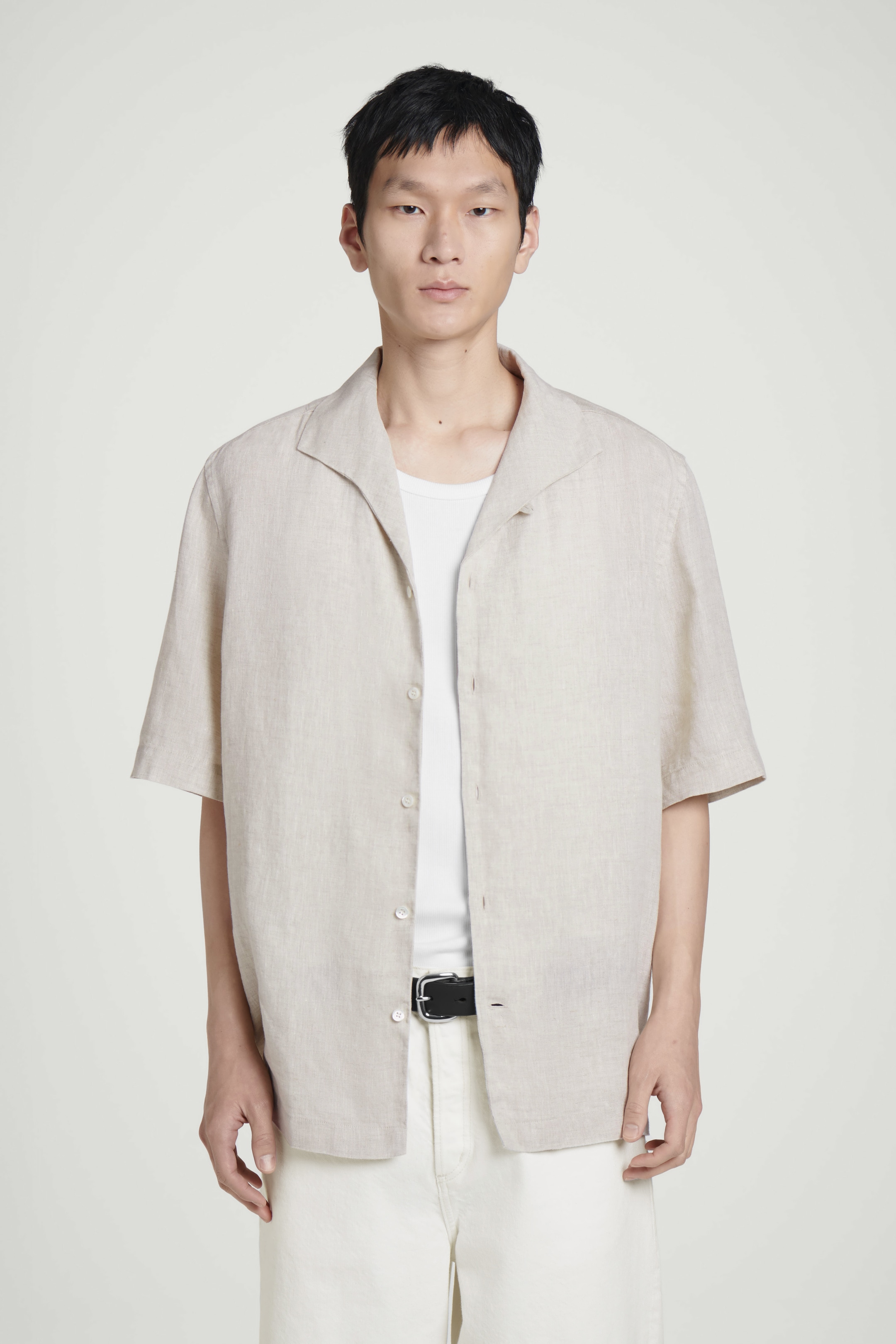 Grösseres Bild ansehen: KURZARMHEMD AUS LEINEN - BEIGE/UNGEFÄRBT - HERREN | H&M CH 1
