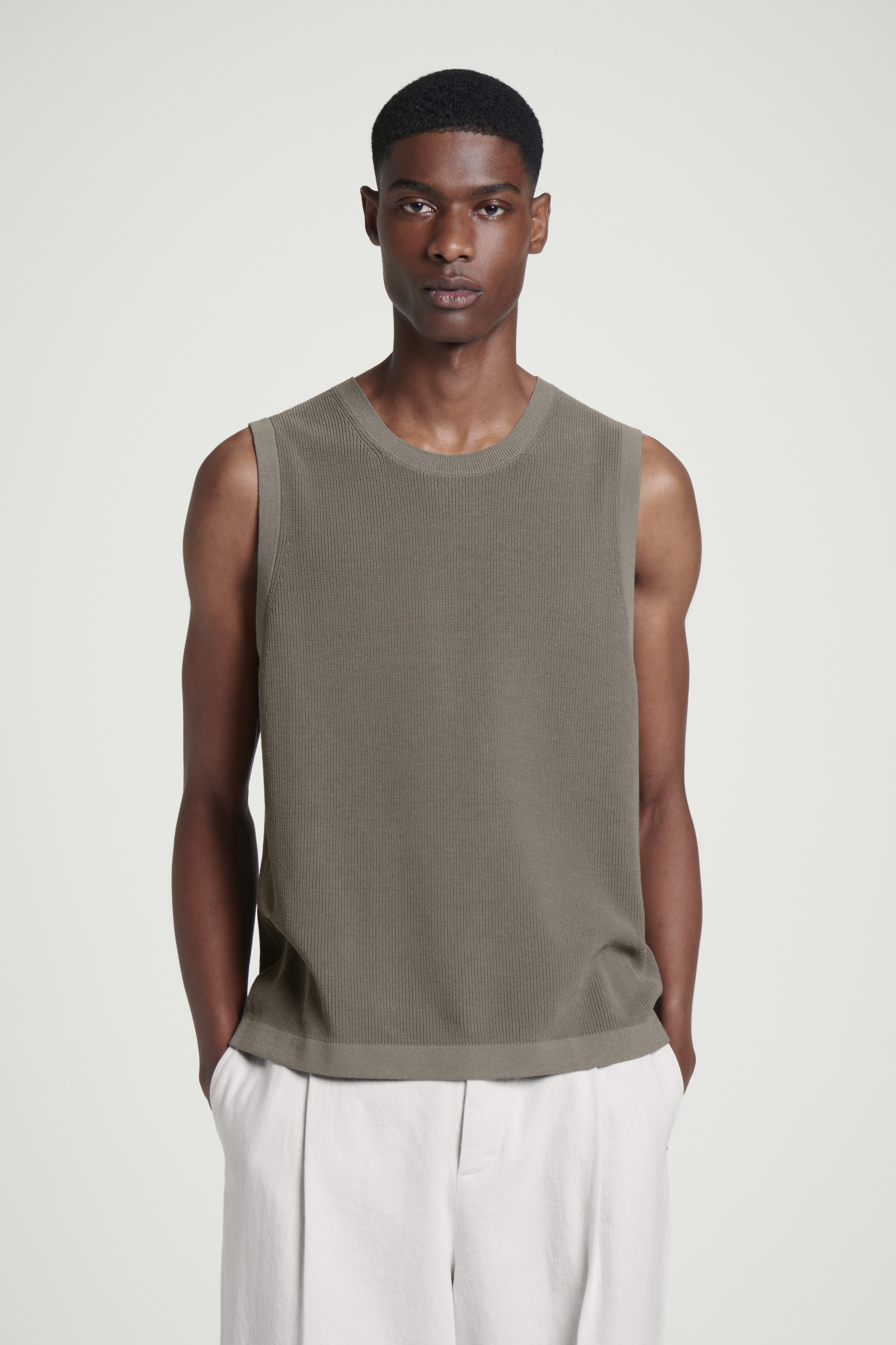 Grösseres Bild ansehen: FLIESSENDES STRICK-TANKTOP - BRAUN - HERREN | H&M CH 1