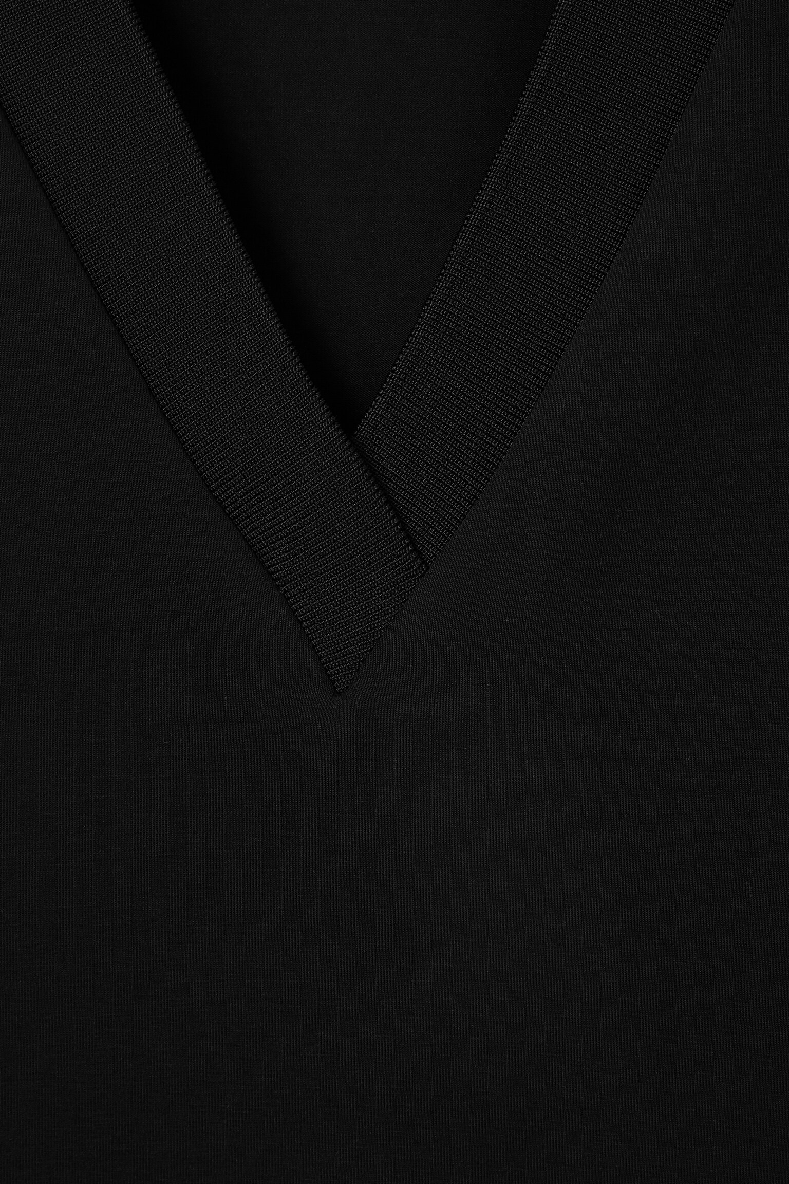 V-NECK MIDI DRESS - BLACK - 2