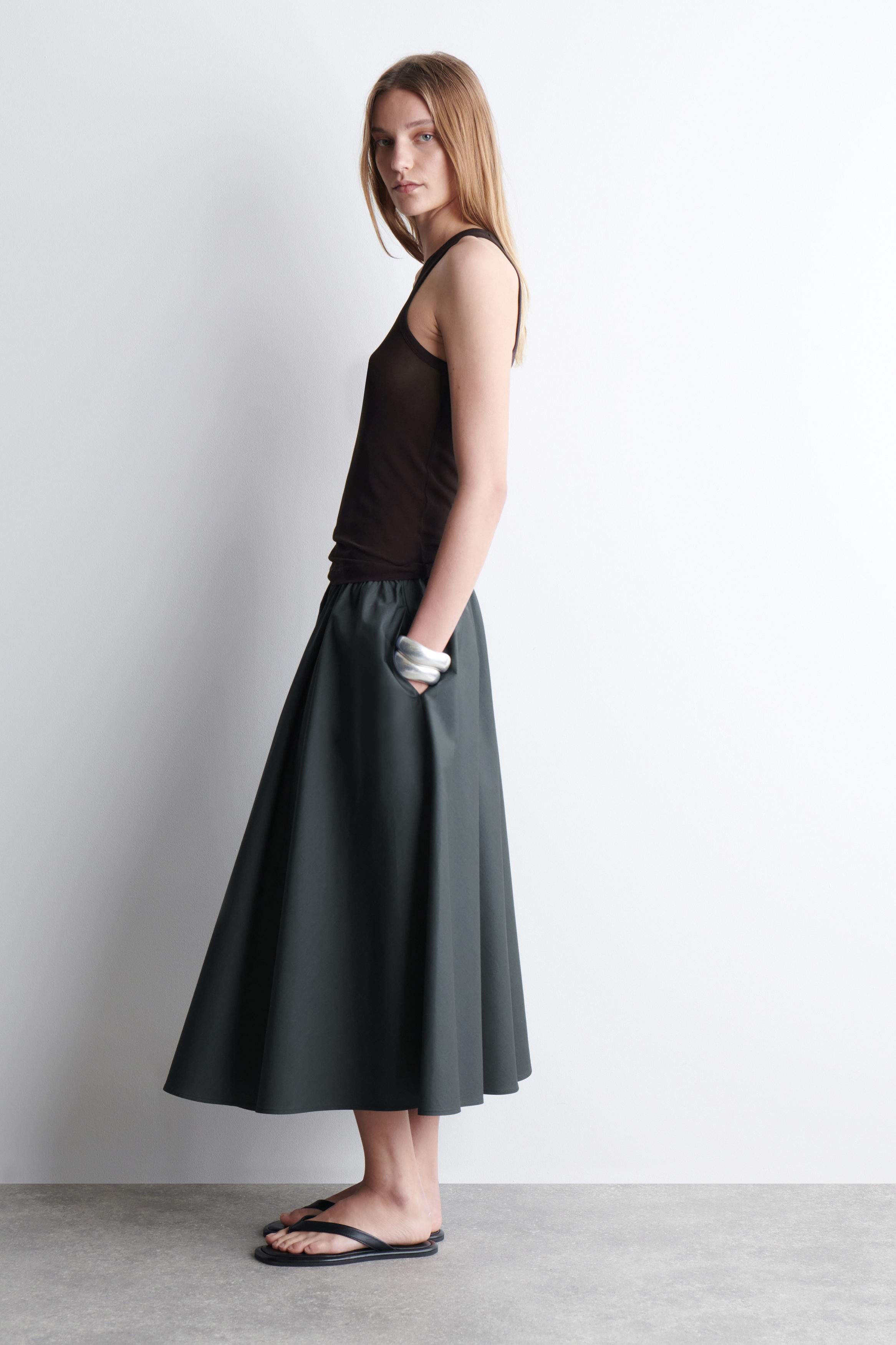 ★chemehc★LACE MIDI SKIRT (BLACK)★正規品/韓国送料込 CIRCLE-CUT MIDI SKIRT - BLACK | COS