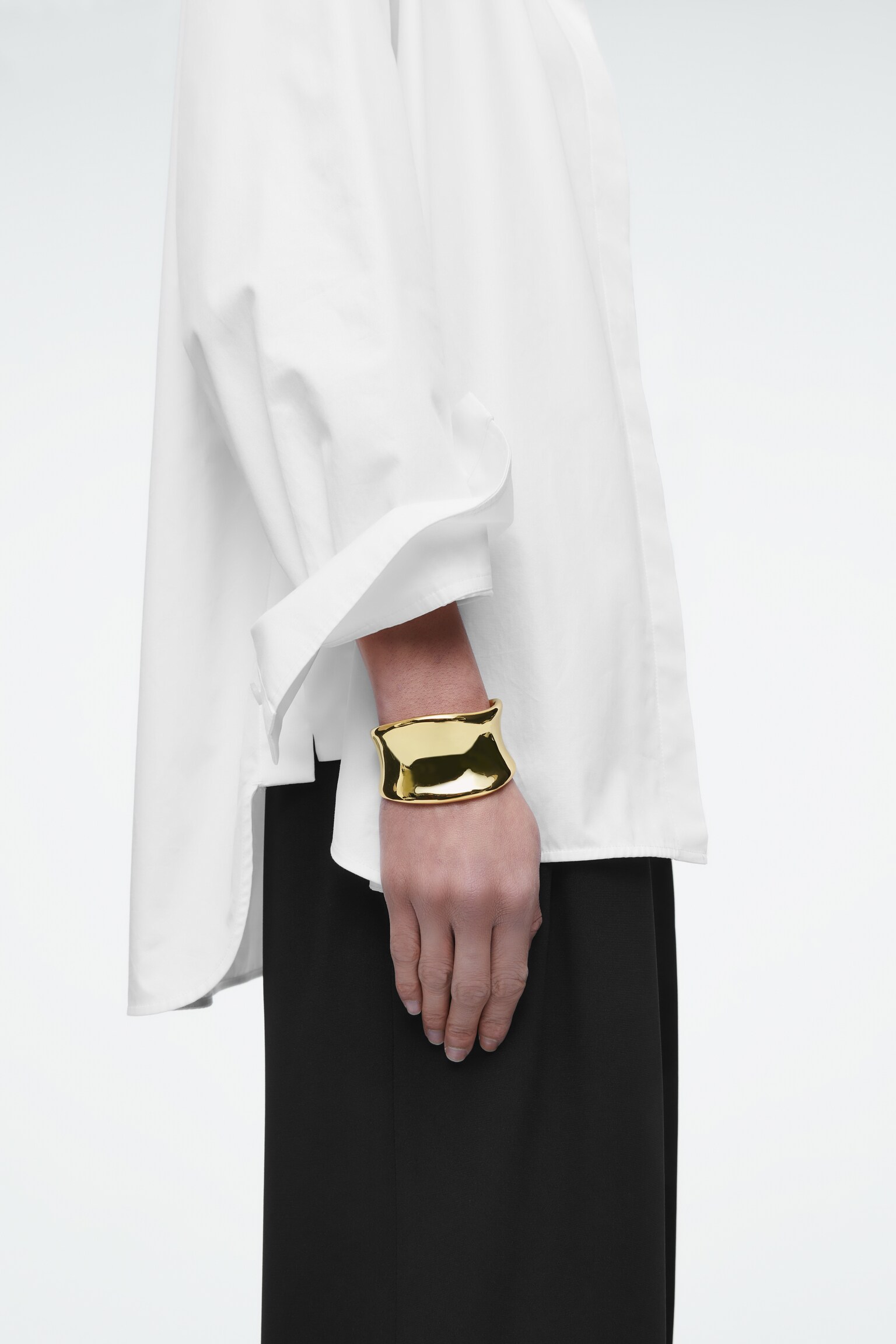 SCULPTED CUFF - GOLD
