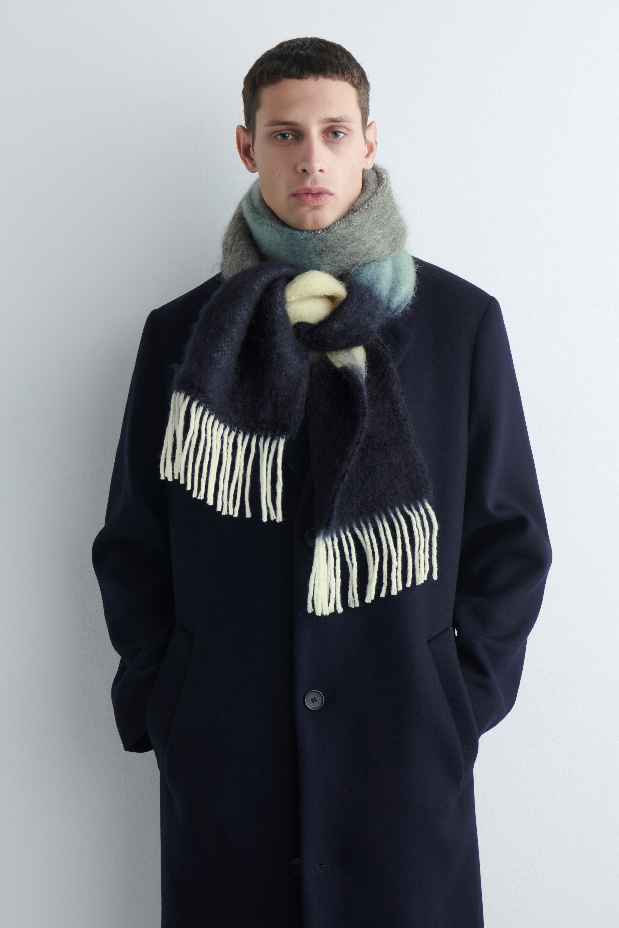 Visualizza immagine più grande: SCIARPA IN MOHAIR CON FRANGE - BLU NAVY / CREMA / GRIGIO - UOMO | H&M IT 1