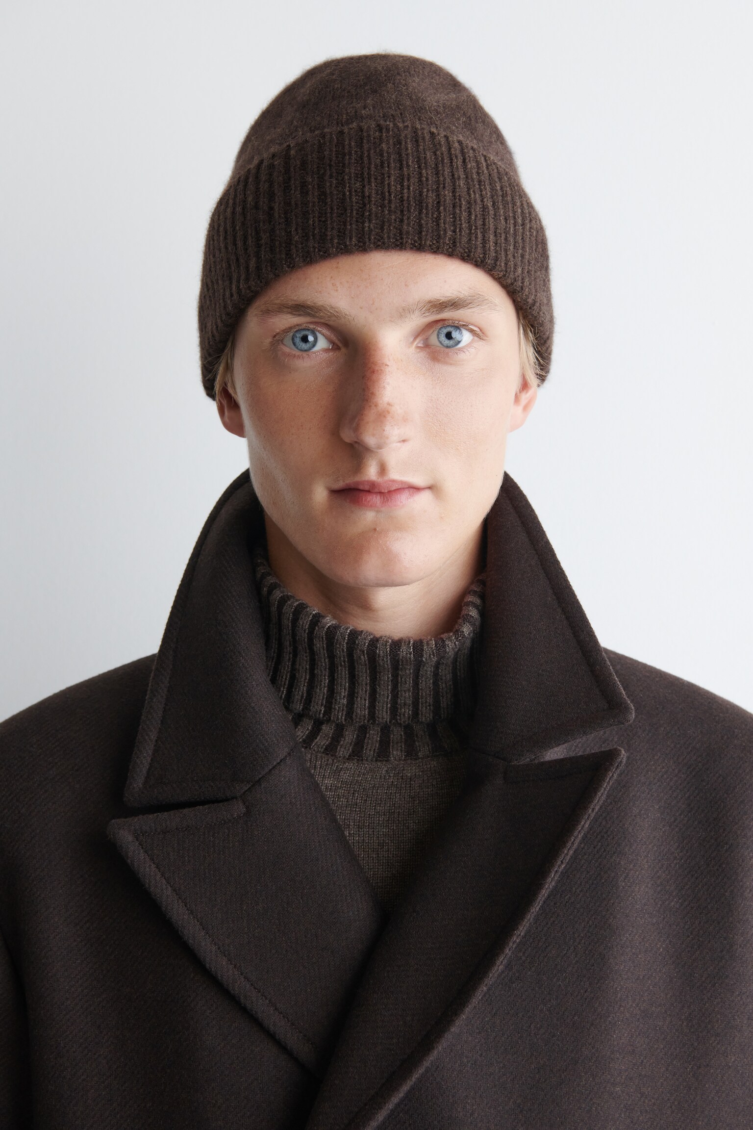 BEANIE AUS KASCHMIR - DUNKELBRAUN/Dunkelgrau/OLIVGRÜN/SCHWARZ/LEUCHTENDES GRÜN