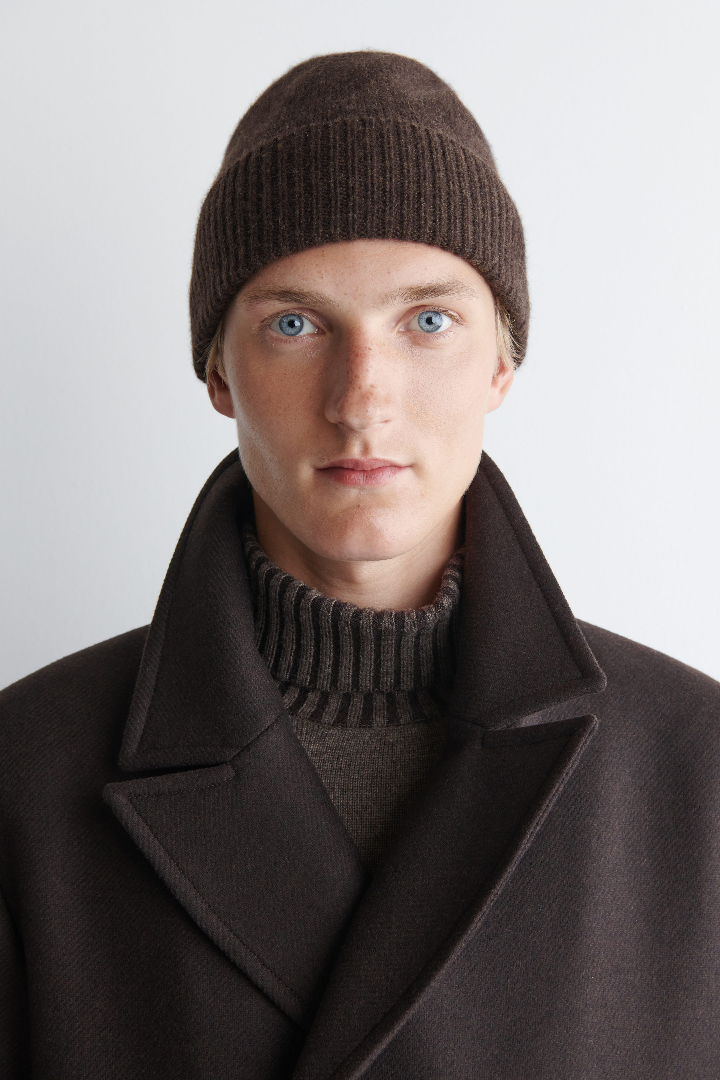 CASHMERE BEANIE - DARK BROWN | COS US