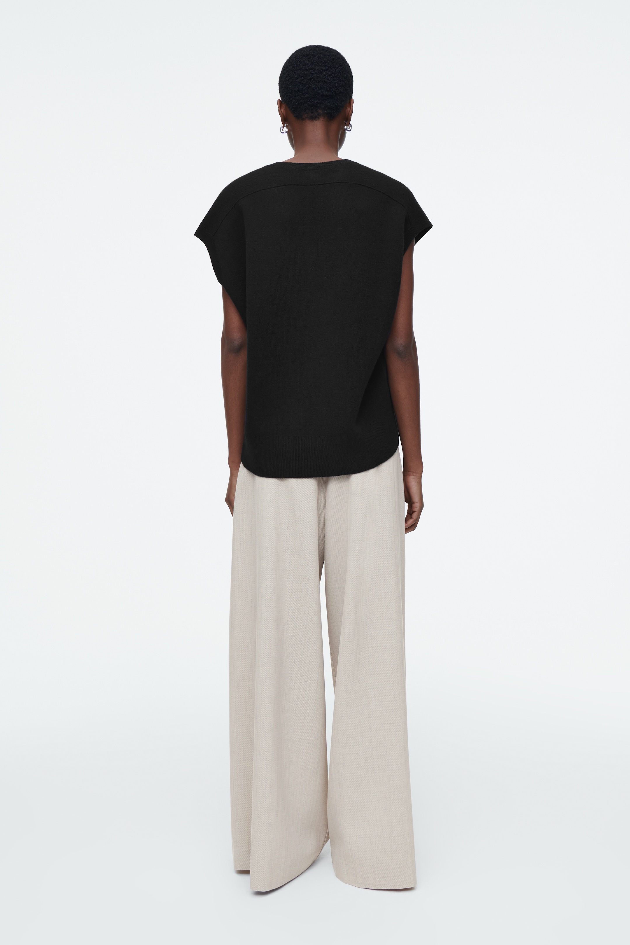 View larger image: DOUBLE-FACED WOOL V-NECK VEST - BLACK - Ladies | H&M GB 5