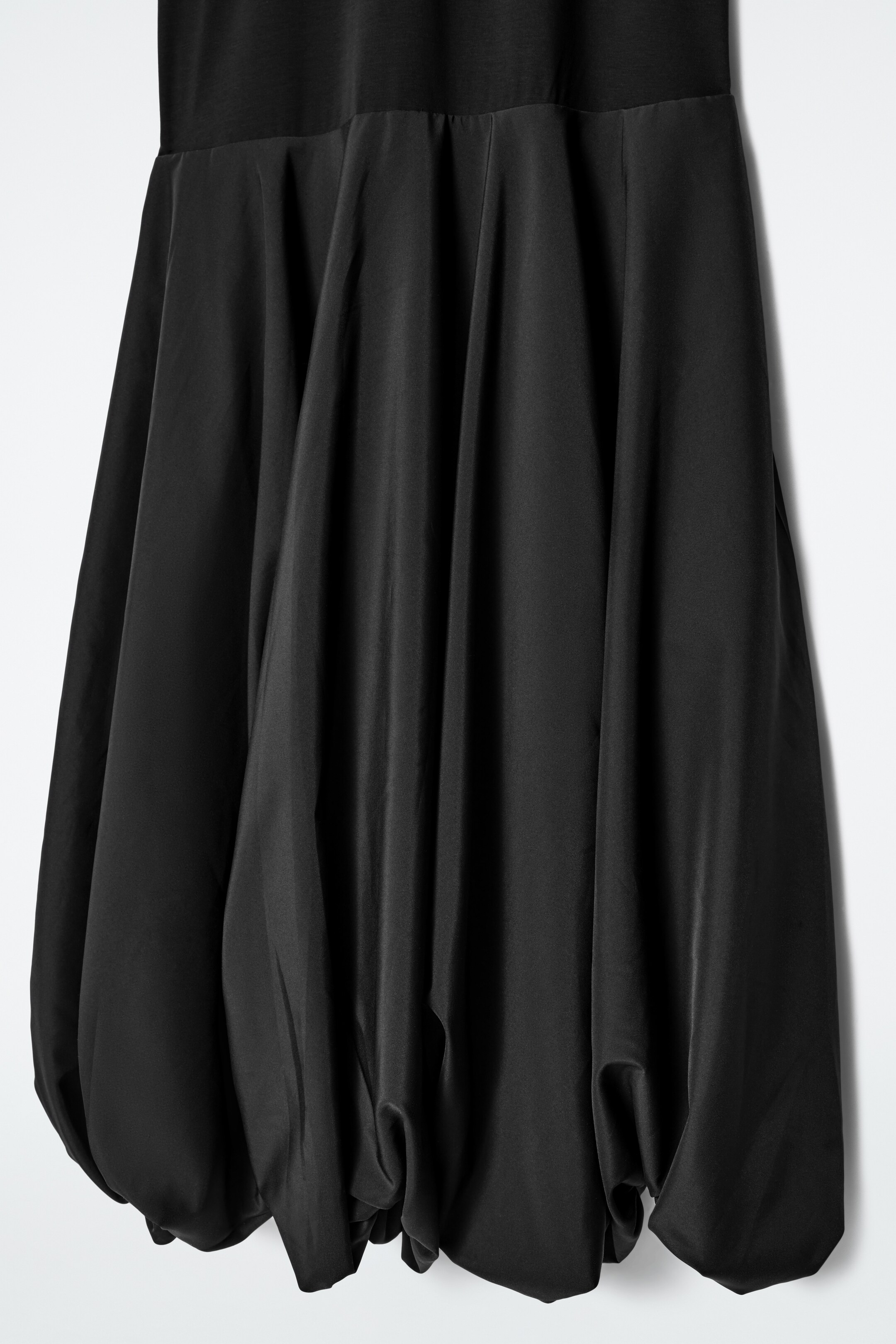 Visualizza immagine più grande: ABITO T-SHIRT CON ORLO A PALLONCINO - NERO - DONNA | H&M IT 6