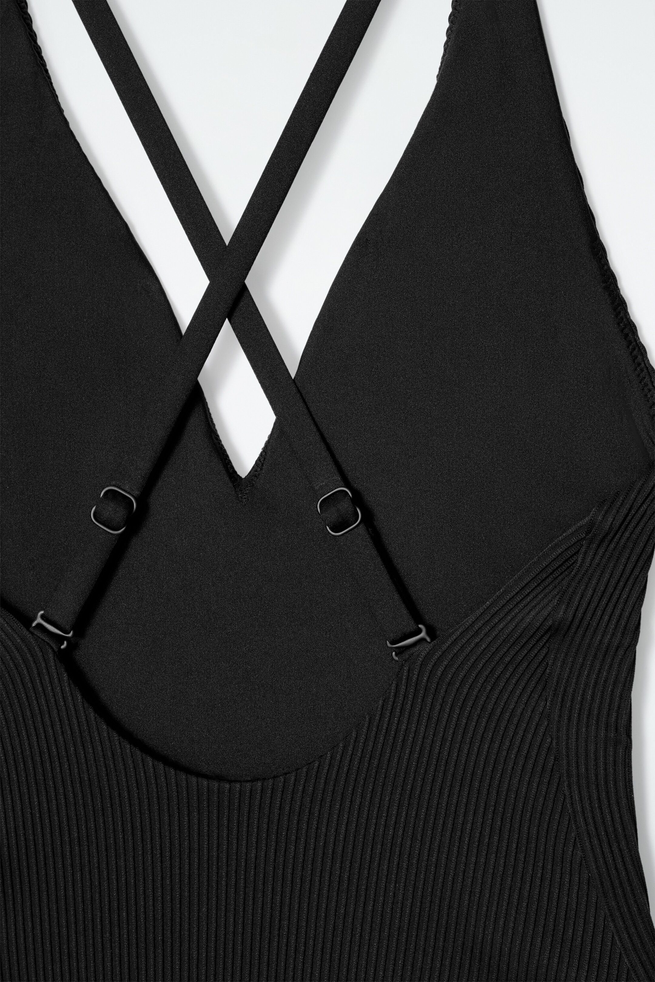 Ingrandisci l'immagine: RIBBED CROSSOVER-BACK SWIMSUIT - BLACK - DONNA | H&M CH 5