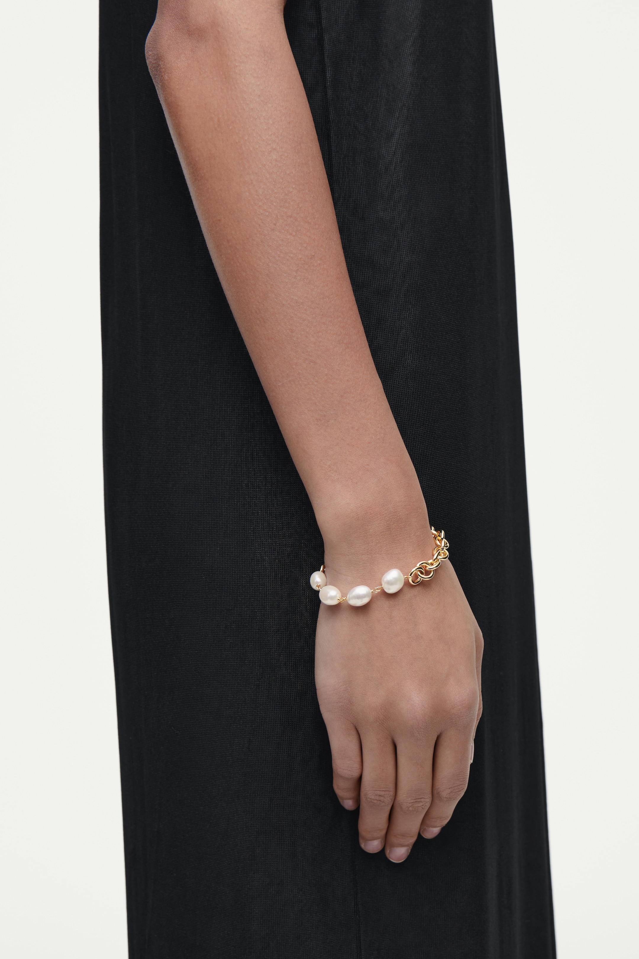 View larger image: FRESHWATER PEARL CHAIN BRACELET - GOLD / PEARL - Ladies | H&M GB 1