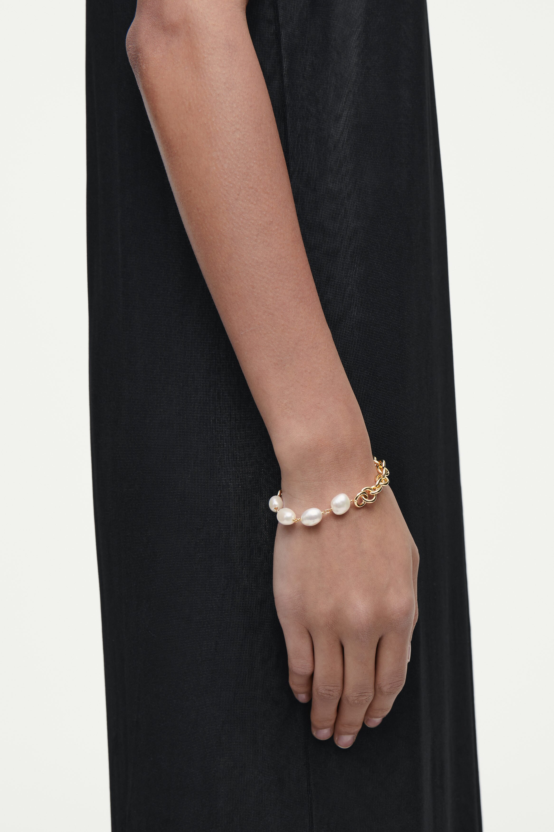アクセサリー S GOD ONLY KNOWS PEARL CHAIN BRACELET FRESHWATER PEARL CHAIN BRACELET - GOLD / PEARL | COS