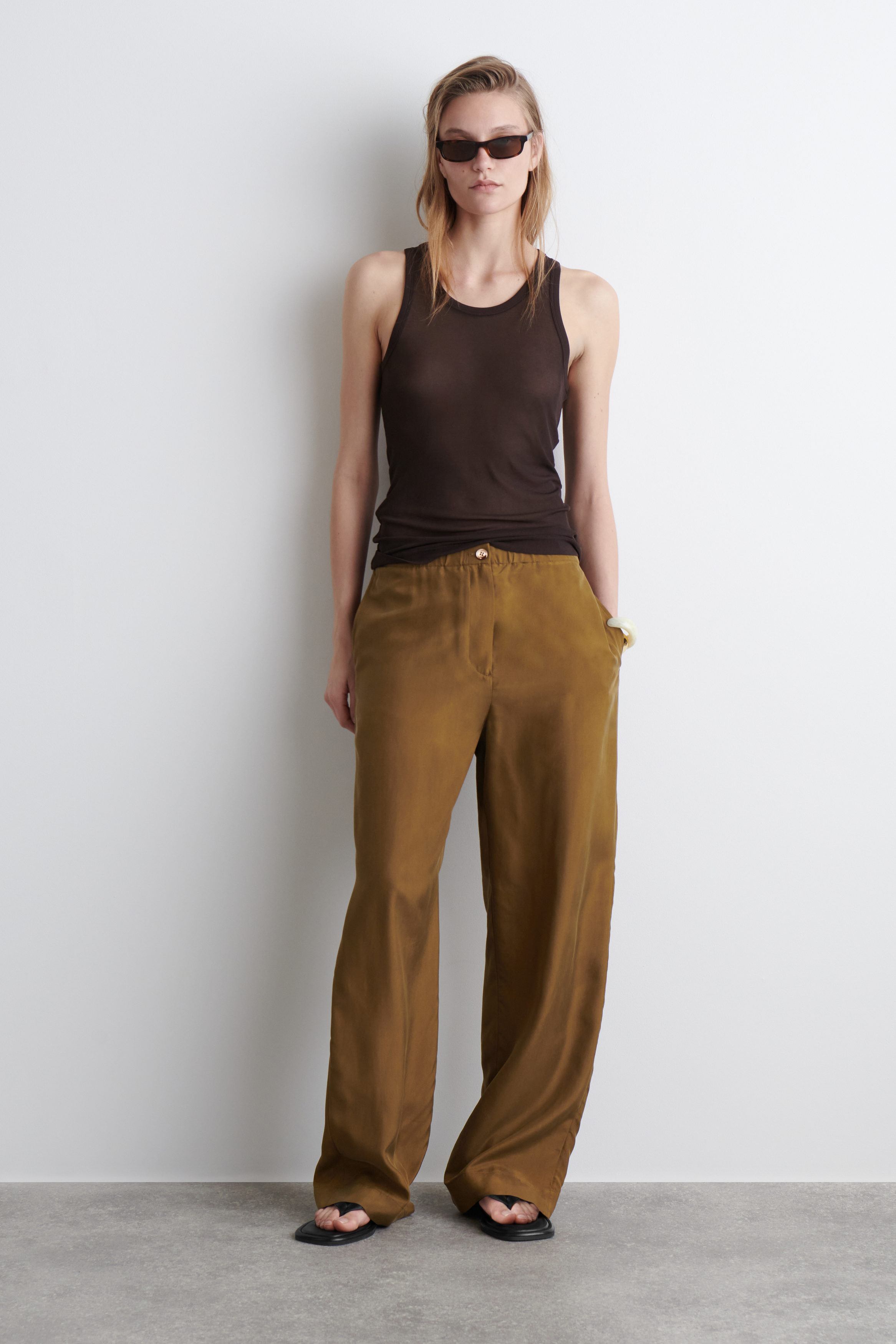 ё biotop lingerie silk jersey feel pants RIBBED SILK TANK TOP - DARK BROWN | COS