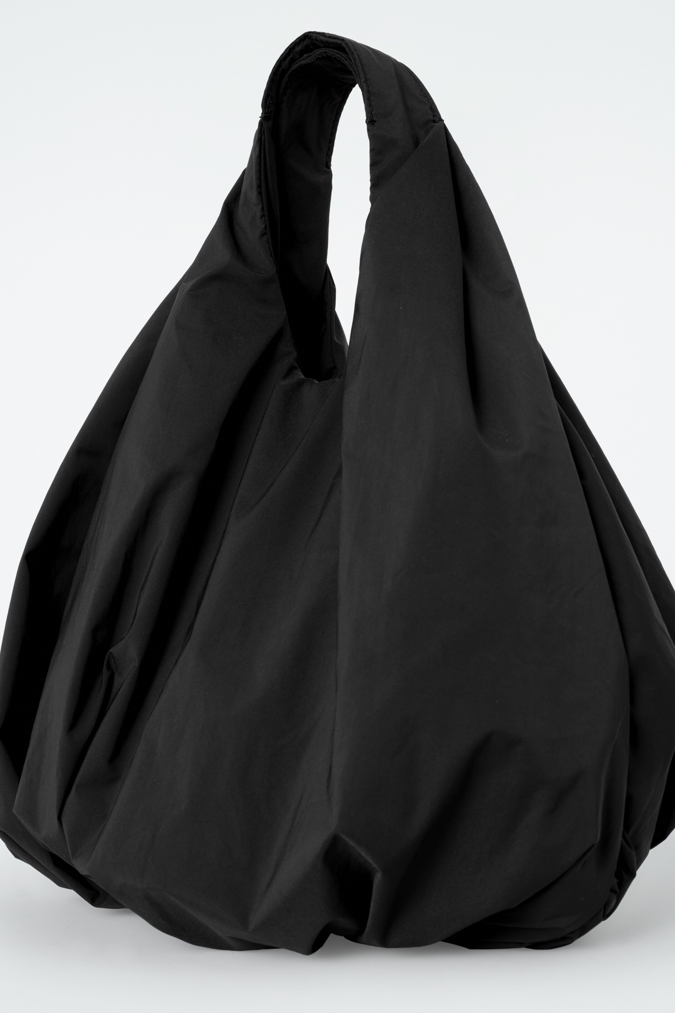 Ver imagen más grande: BOLSO TOTE CLOUD MINI - NEGRO - MUJER | H&M ES 4