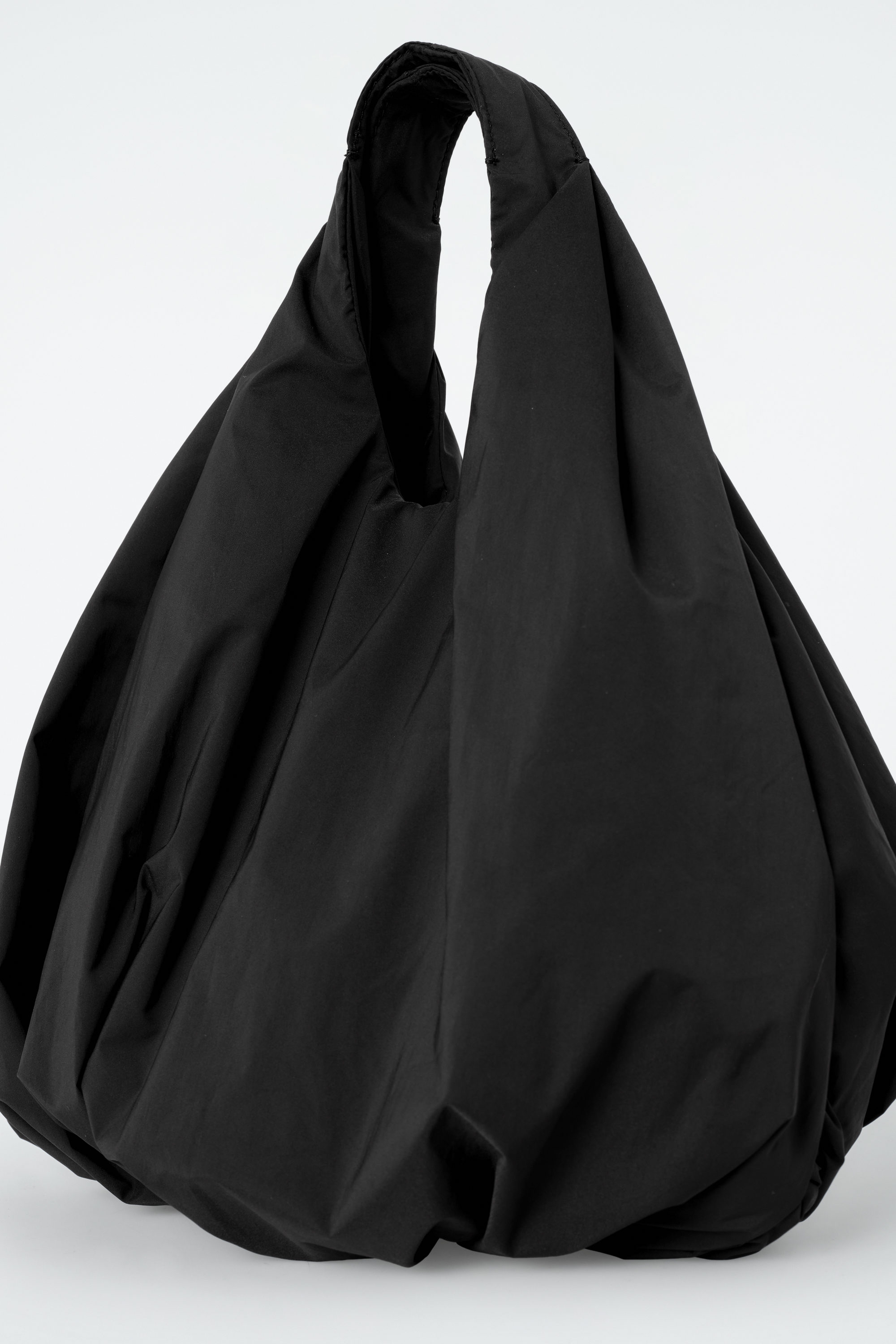 関税込み★COS★CLOUD ミニトートバッグ CLOUD MINI TOTE BAG - BLACK | COS