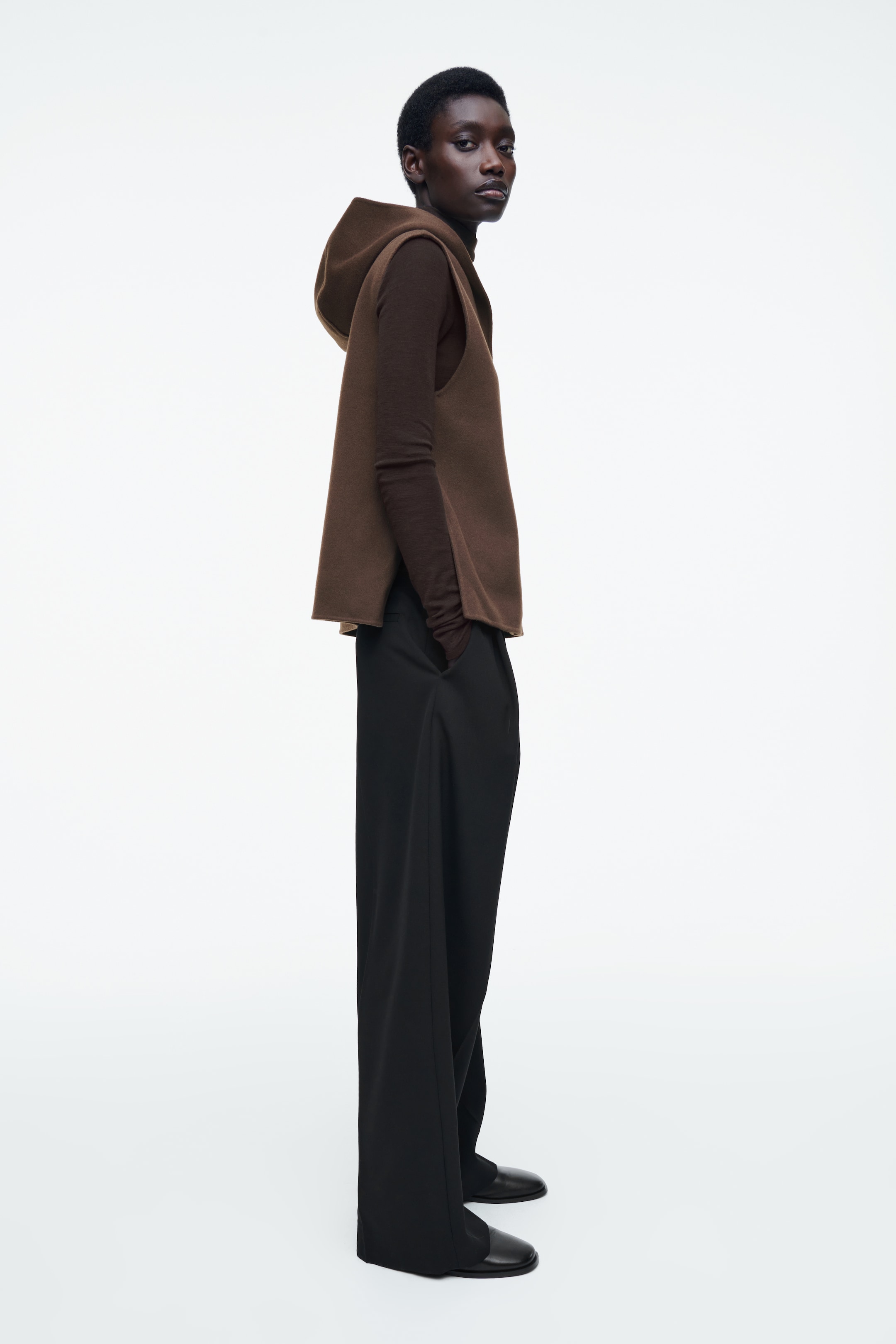 Grösseres Bild ansehen: DOUBLEFACE-WESTE MIT KAPUZE - BRAUN - DAMEN | H&M CH 3