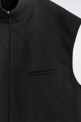 TAILORED FUNNEL-NECK WOOL GILET — CARBON 6