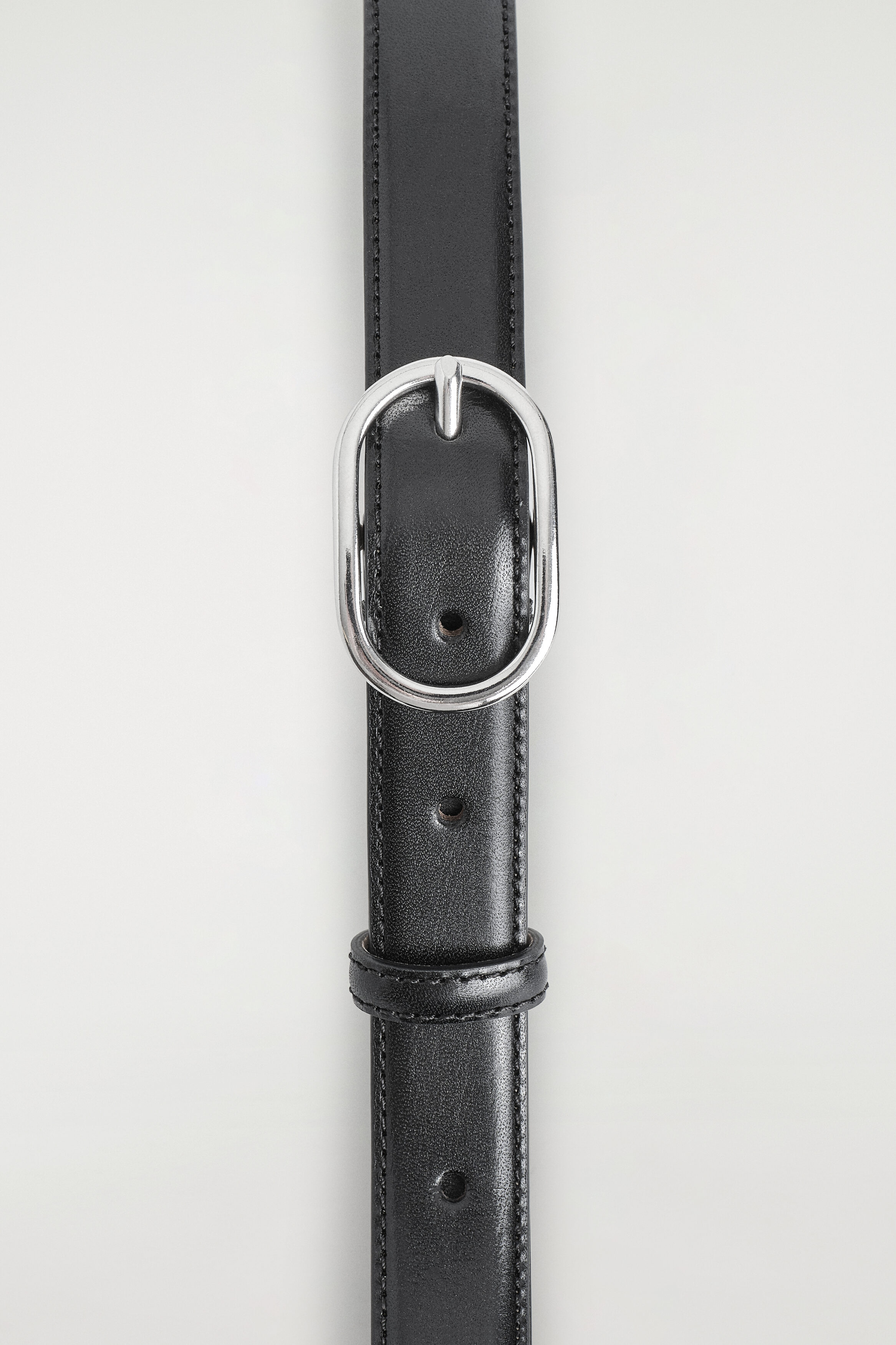 OVAL-BUCKLE LEATHER BELT - thumbnail 3