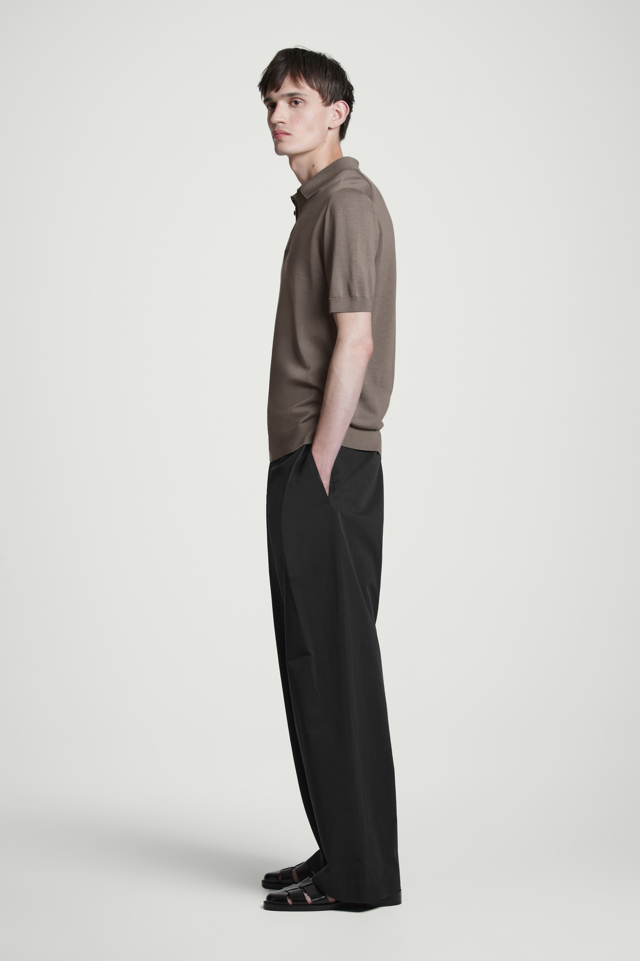 Grotere afbeelding bekijken: SLIM GEBREIDE ZIJDE POLOSHIRT - DONKERE MOL - HEREN | H&M BE 4