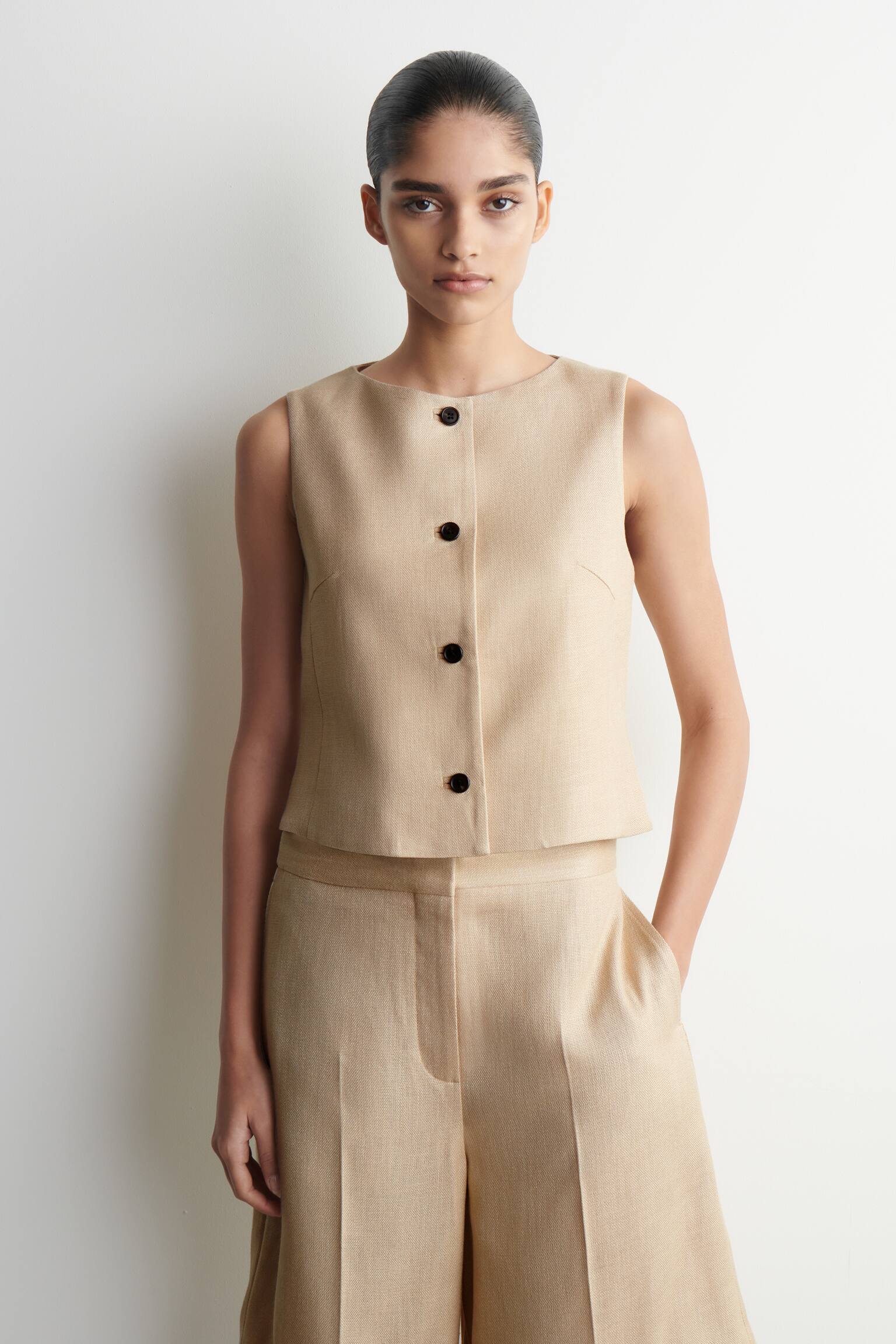 TAILORED WAISTCOAT-בז' - 1