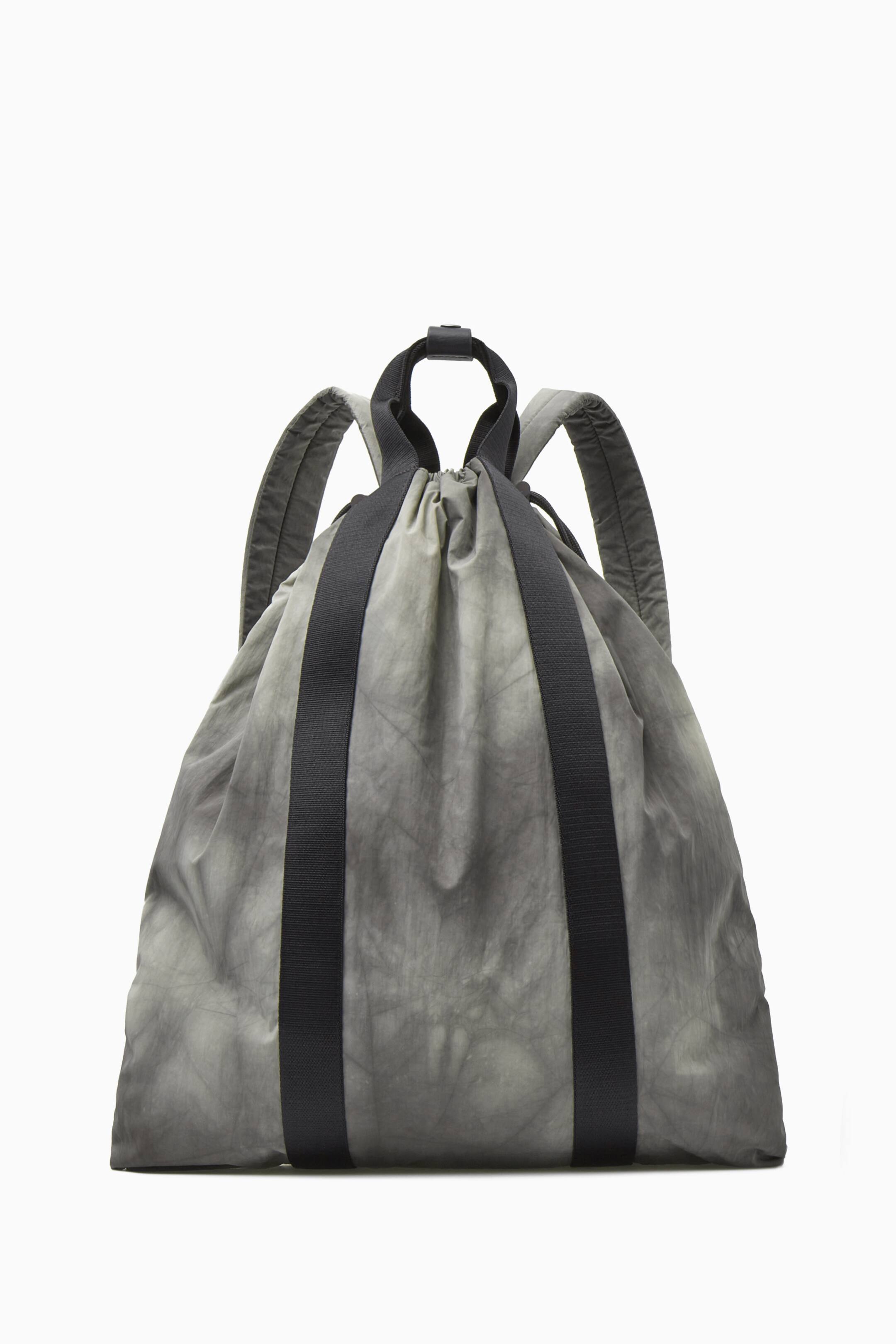 Größeres Bild ansehen: RUCKSACK MIT KORDELZUG UND BATIK-PRINT - NYLON - GRAU/BEDRUCKT - Men | H&M DE 1