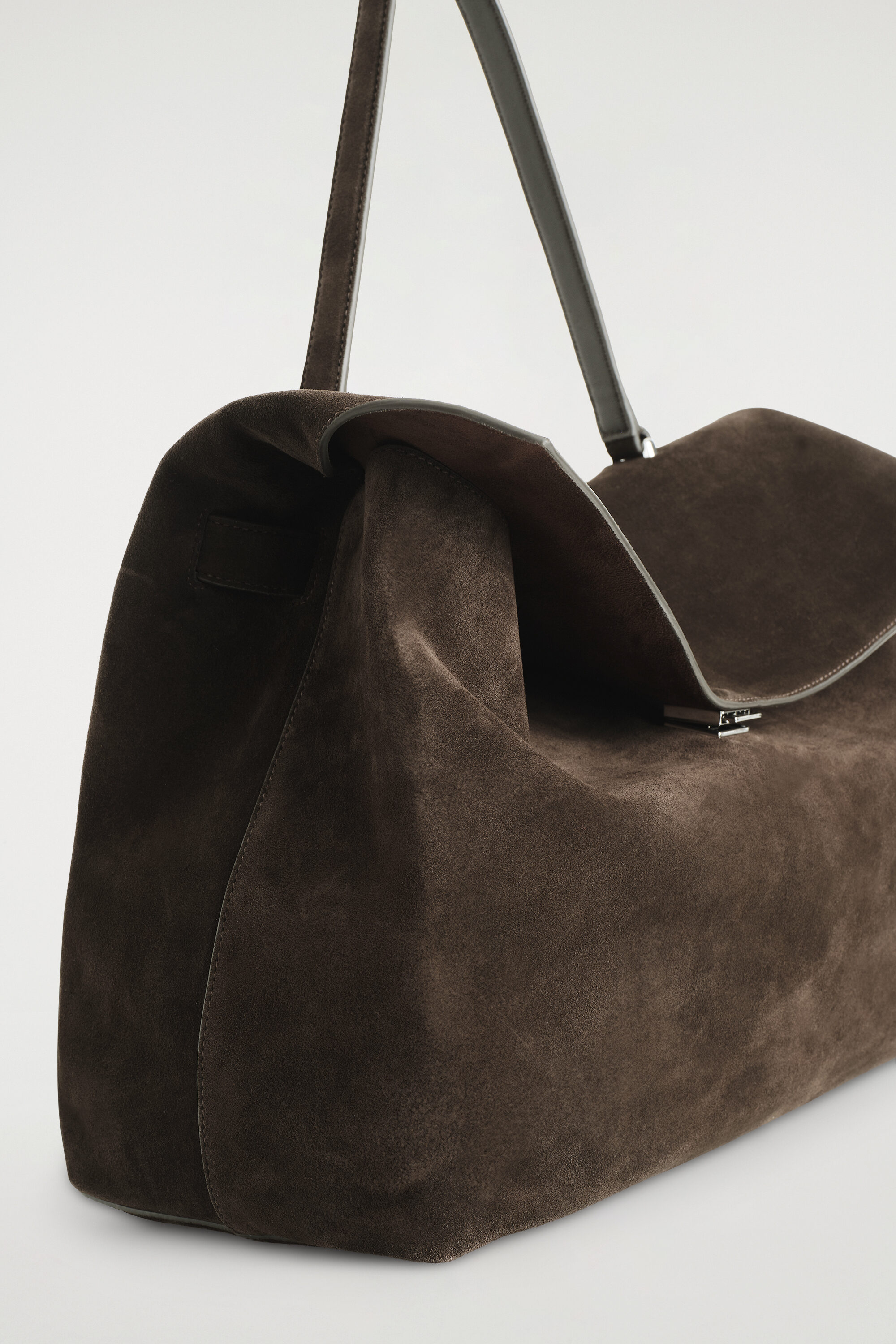 finally got the cos trullo flap bag and after a week I can give you an