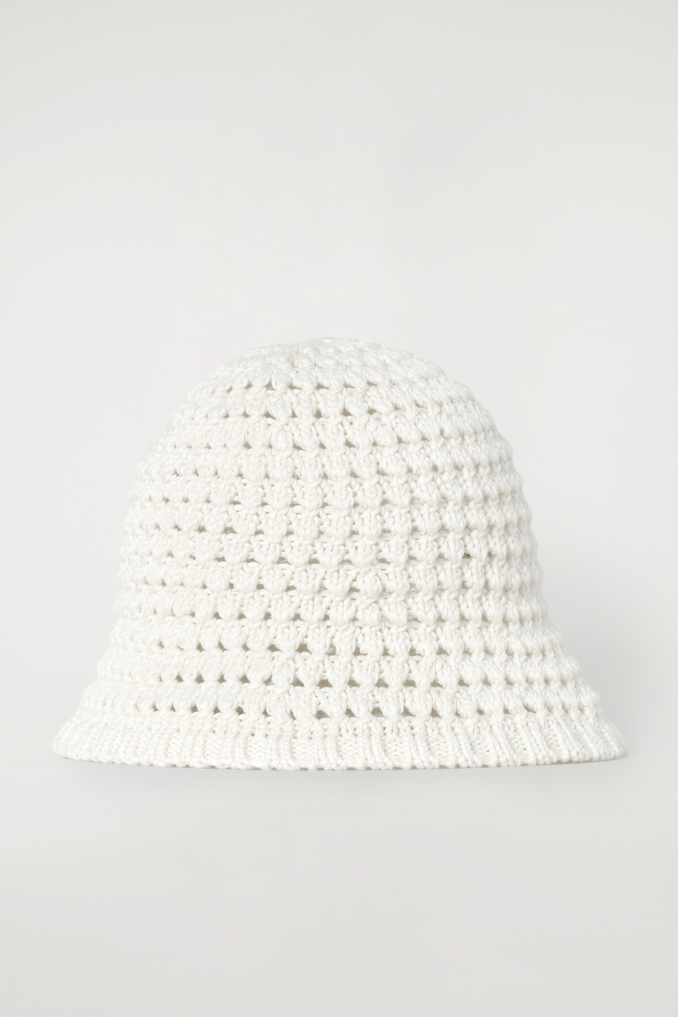 Ver imagen más grande: GORRO DE PESCADOR DE GANCHILLO - BLANCO - MUJER | H&M ES 3