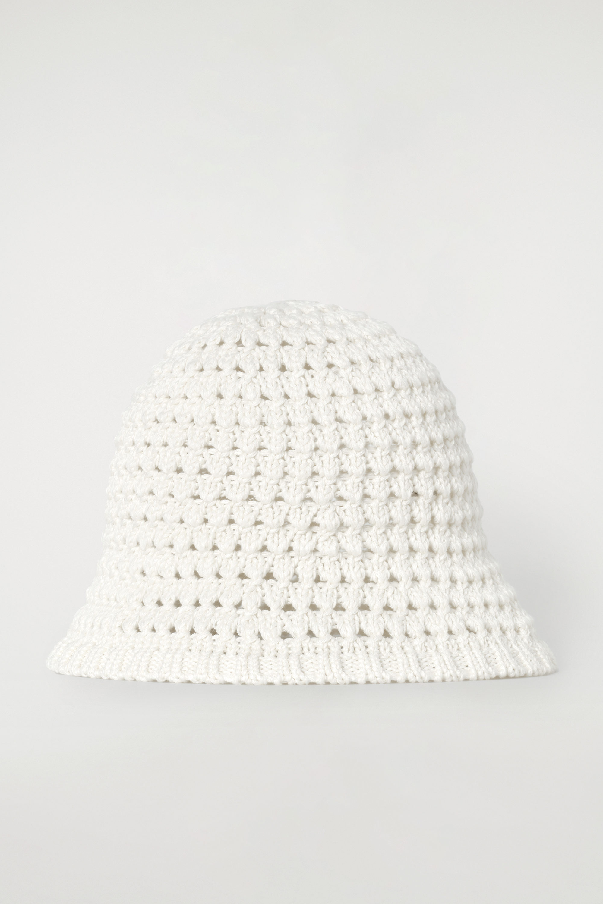 ★送料 関税込★COS★COS CROCHET BUCKET HAT(W)★ CROCHET BUCKET HAT - WHITE | COS