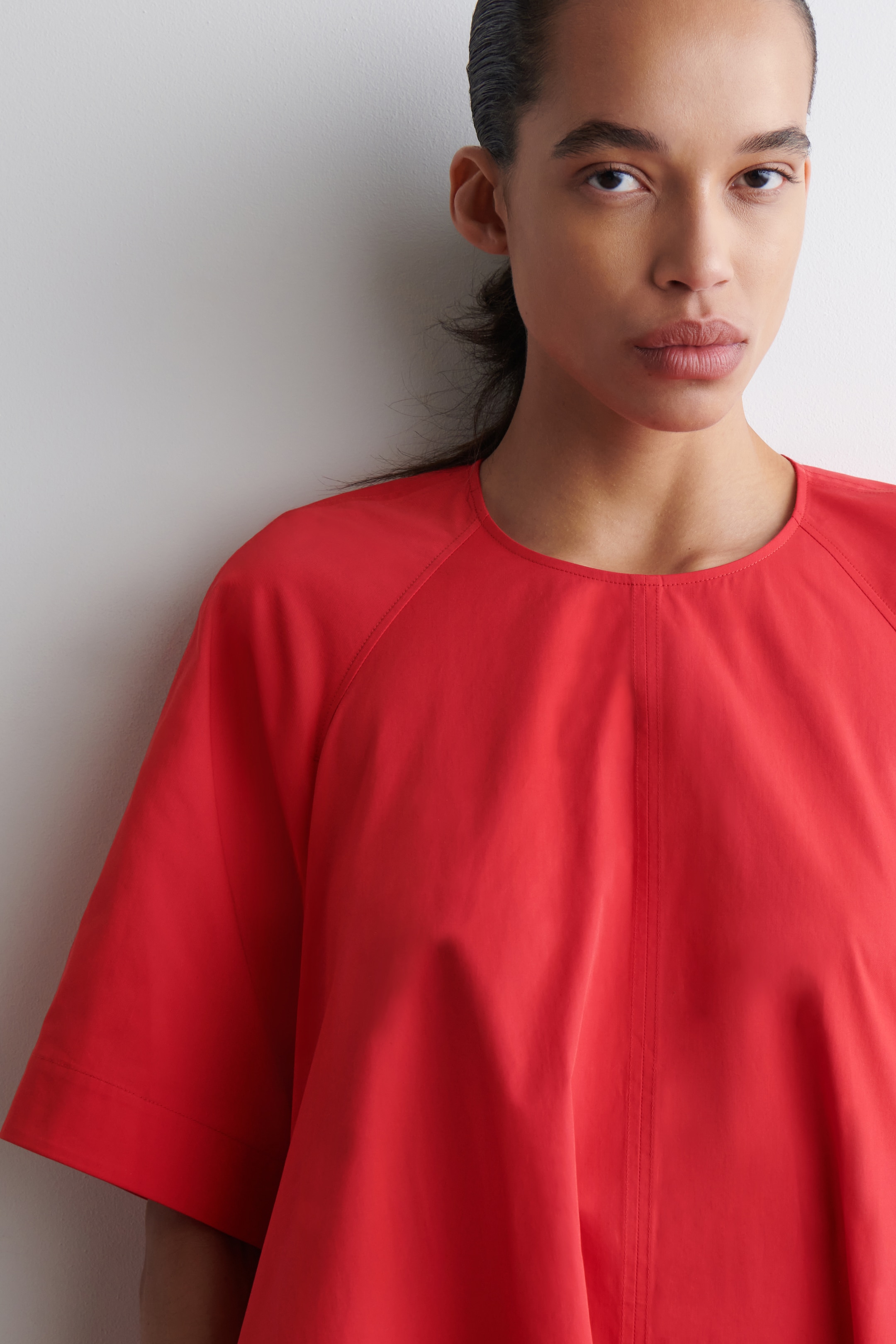 Zobraziť väčší obrázok: MINI ŠATY S VIAZANÍM NA CHRBTE - ČERVENÁ - ŽENY | H&M SK 3