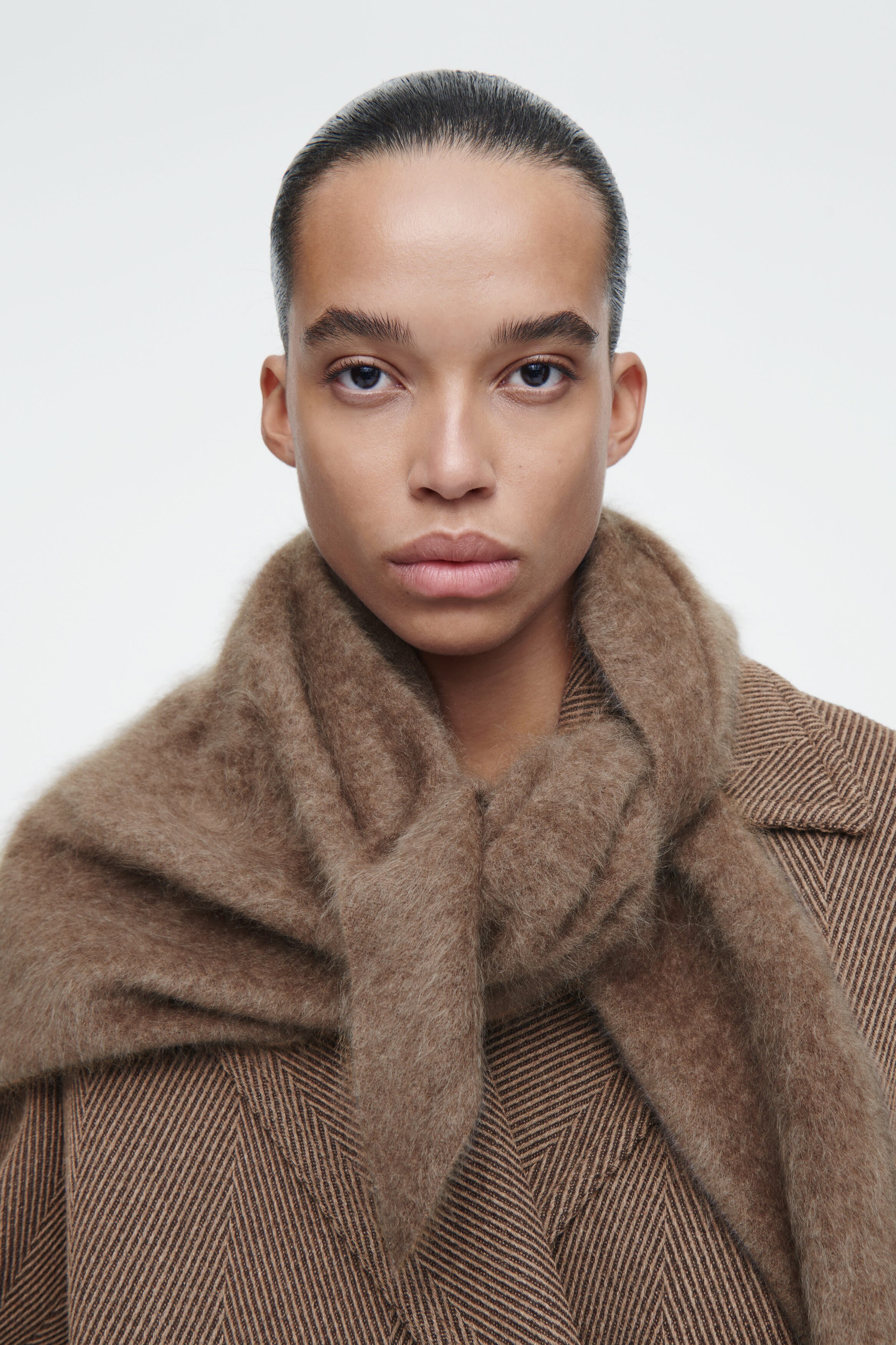 BRUSHED-CASHMERE TRIANGLE SCARF - MOLE | COS