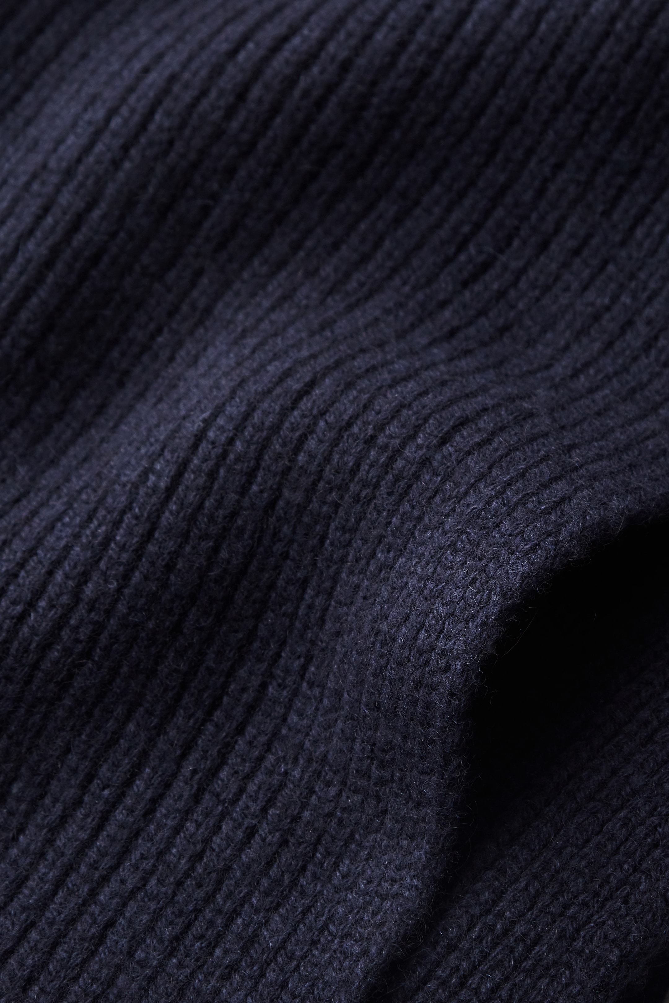 View larger image: RIBBED WOOL AND CASHMERE SCARF - NAVY - Ladies | H&M GB 3