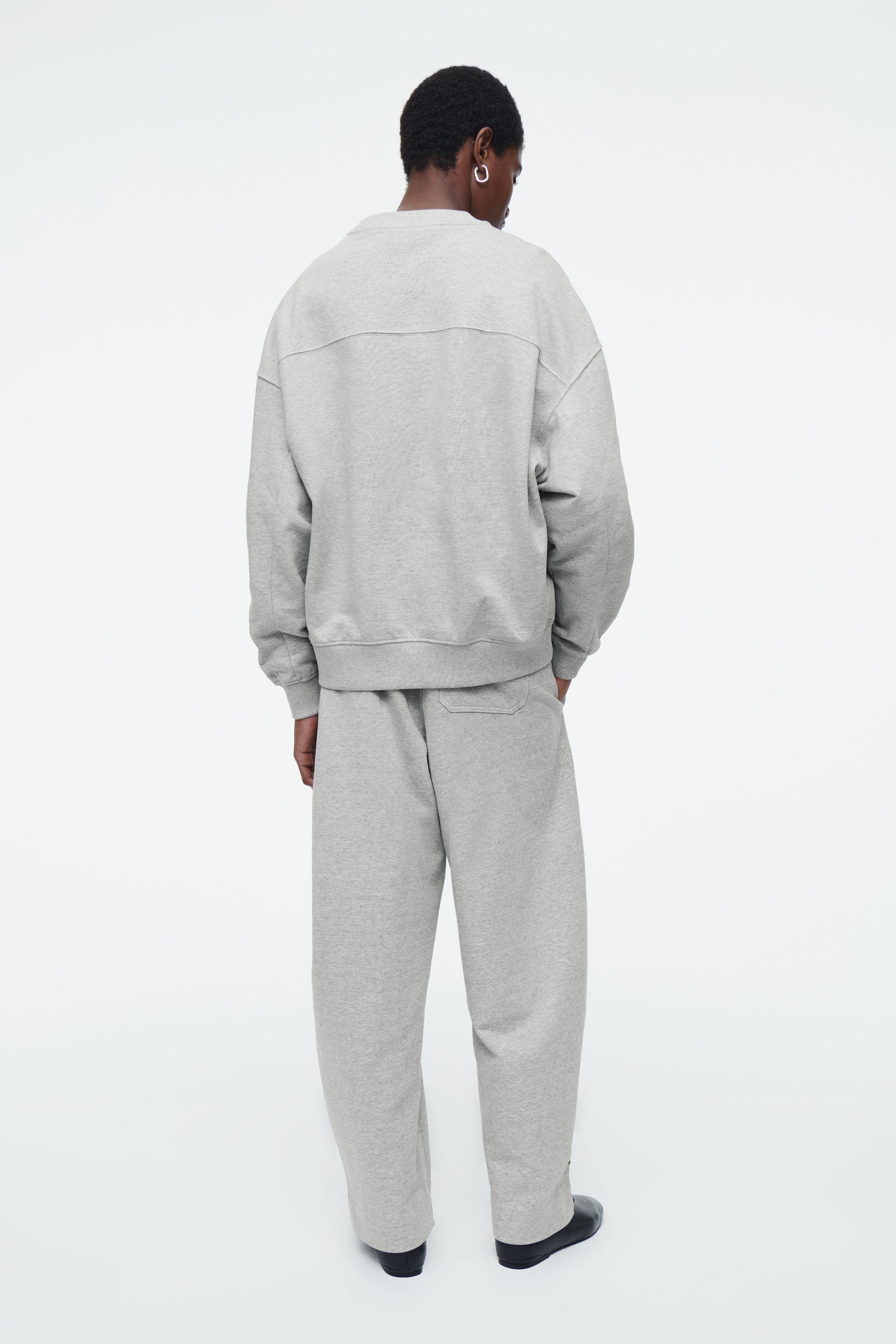 CLASSIC CREW-NECK SWEATSHIRT