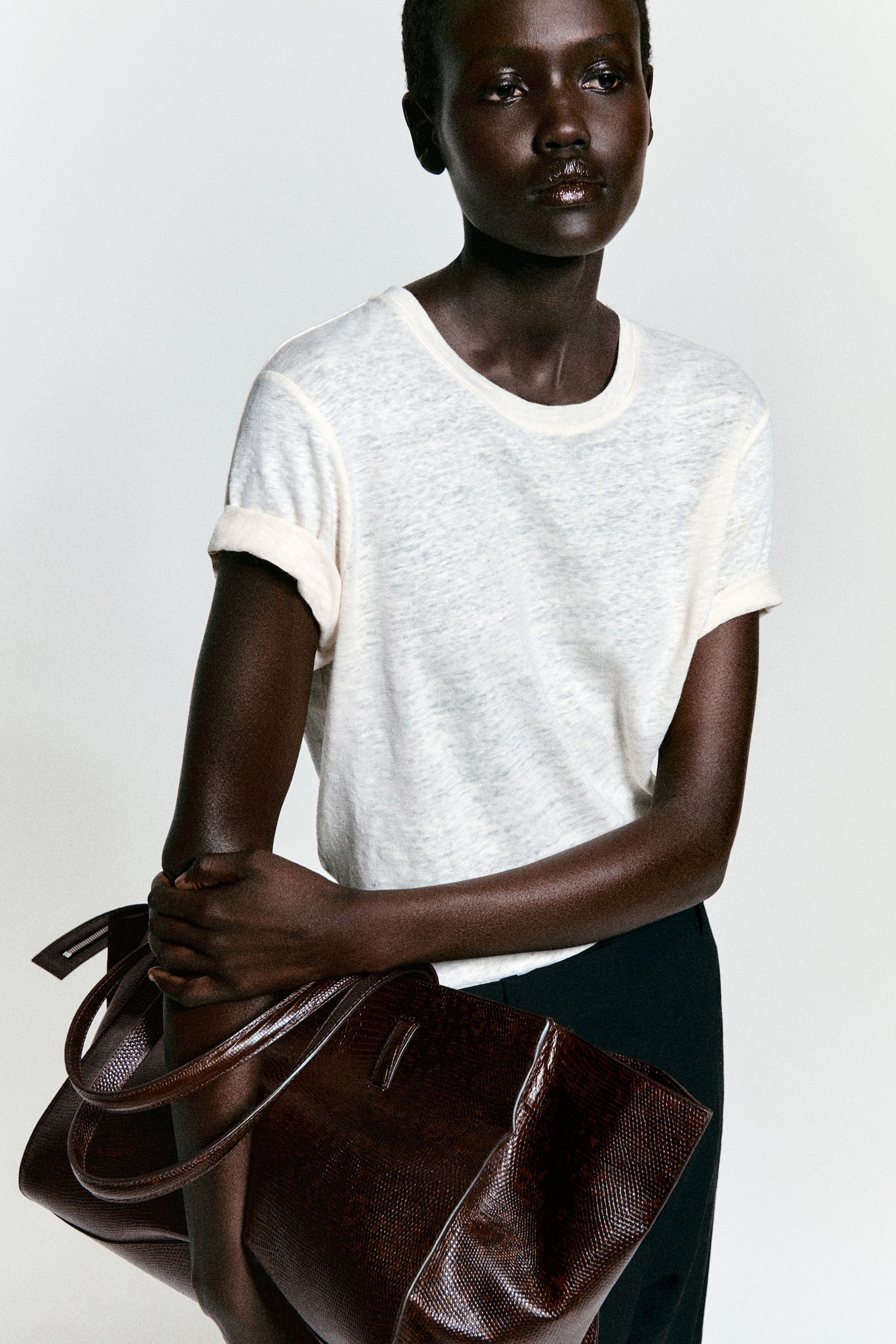 LNĚNÉ TRIČKO S KULATÝM VÝSTŘIHEM-ECRU - 3