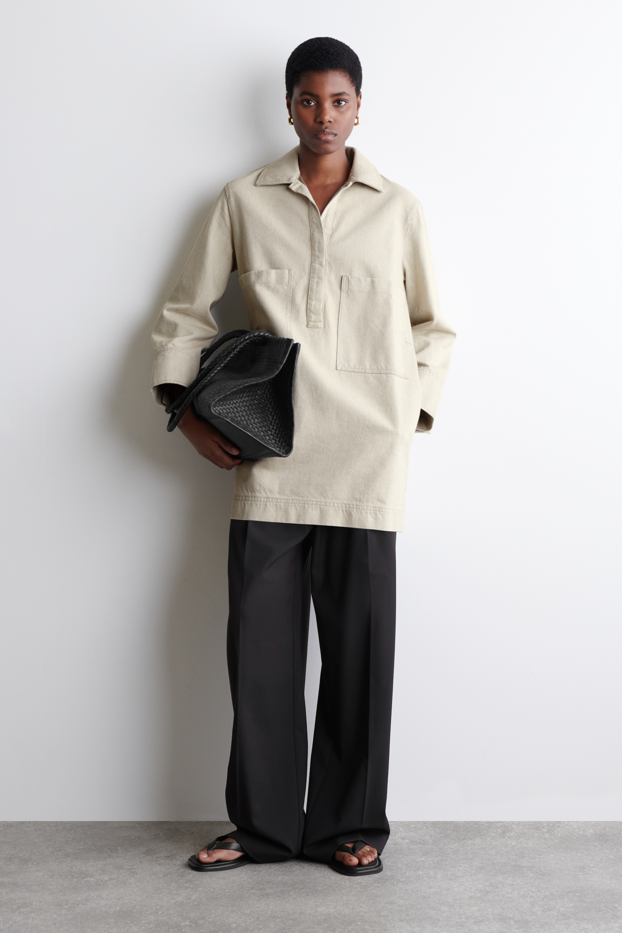 Agrandir l'image: ROBE-CHEMISE À COL OUVERT EN DENIM - BEIGE - FEMME | H&M CH 2