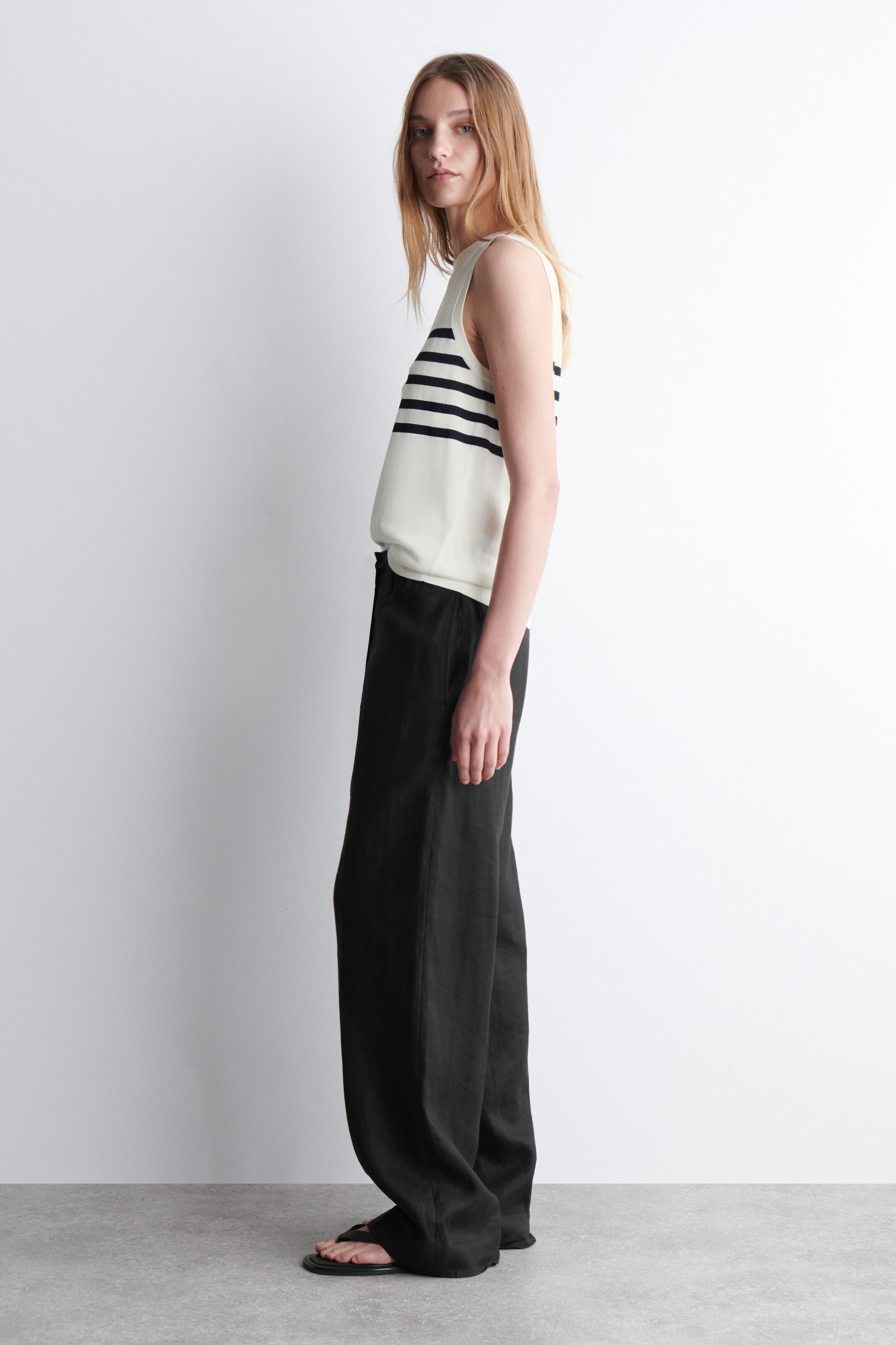 Προβολή μεγαλύτερης εικόνας: ΡΙΓΕ ΠΛΕΚΤΟ ΦΑΝΕΛΑΚΙ - ΛΕΥΚΟ / ΜΑΥΡΟ / ΡΙΓΕ - Ladies | H&M GR 2