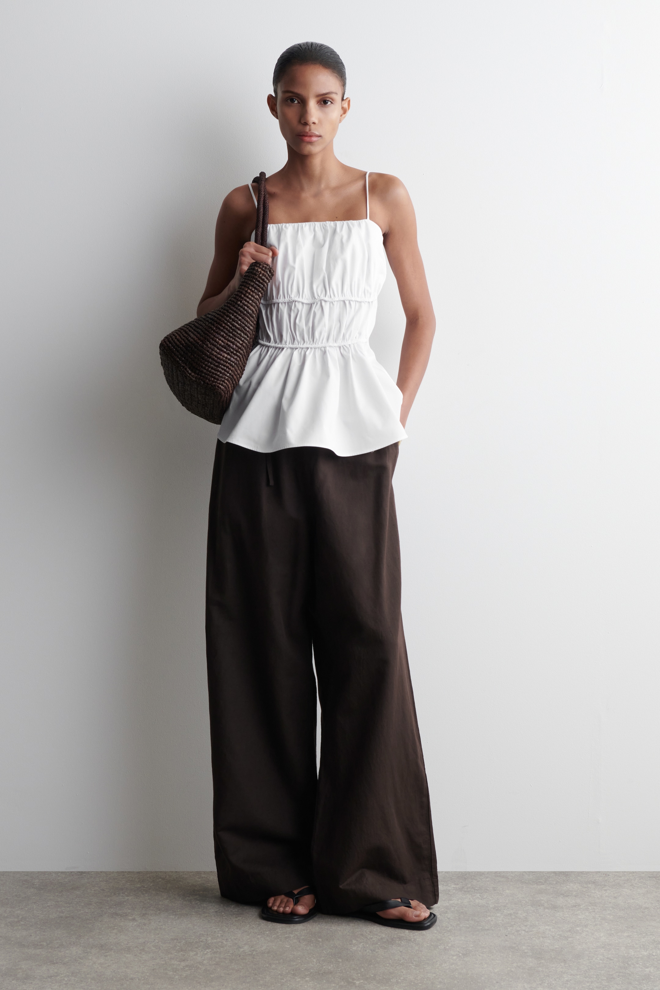 Grösseres Bild ansehen: OBERTEIL AUS BAUMWOLLE MIT SCHÖSSCHEN - WEISS - DAMEN | H&M CH 2