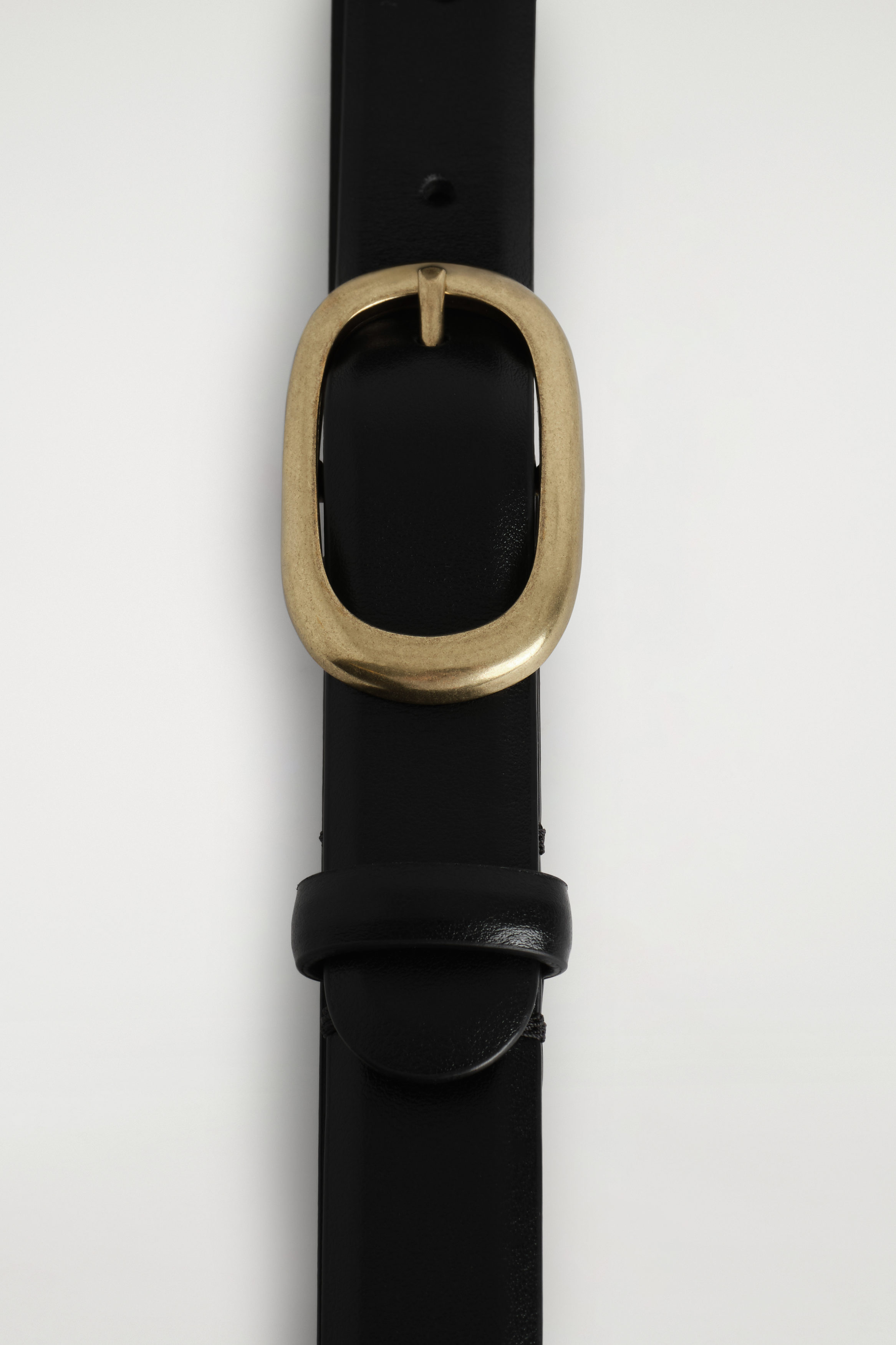 OVAL-BUCKLE LEATHER BELT - BLACK / GOLD | COS US