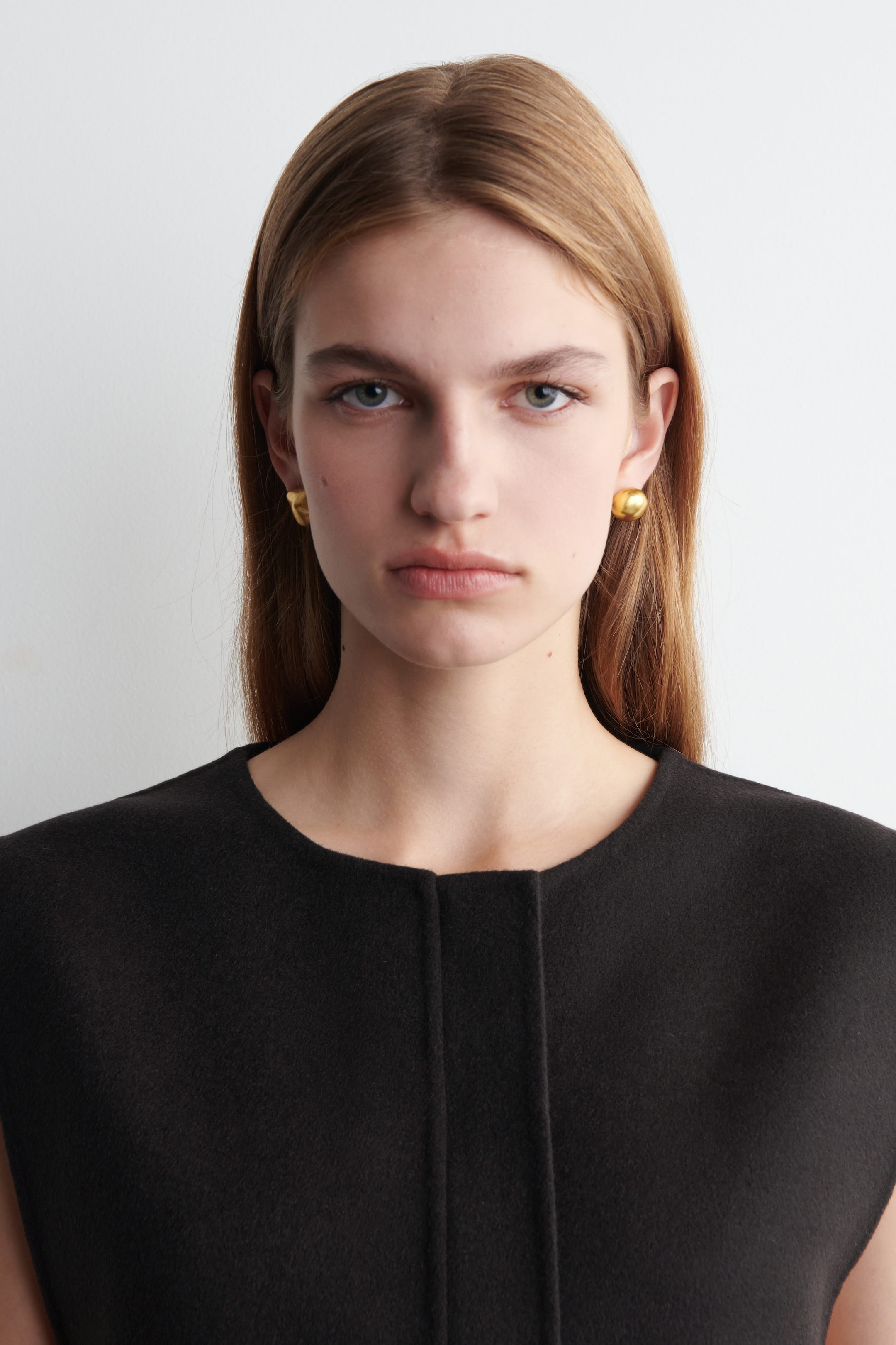 MISMATCHED MOLTEN STUD EARRINGS