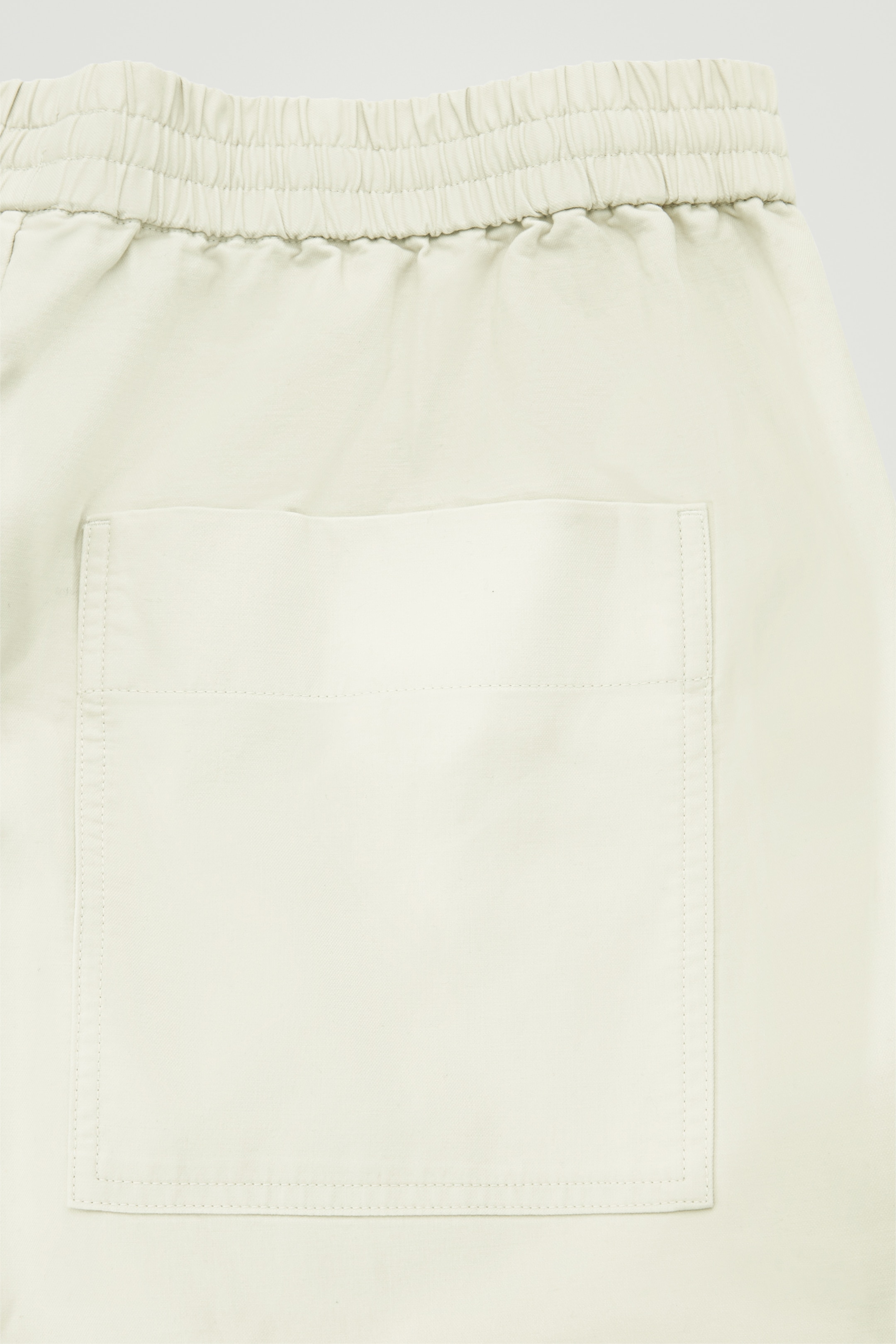 Grösseres Bild ansehen: HOSE AUS TWILL MIT ELASTISCHEM BUND - Cremeweiß - HERREN | H&M CH 2