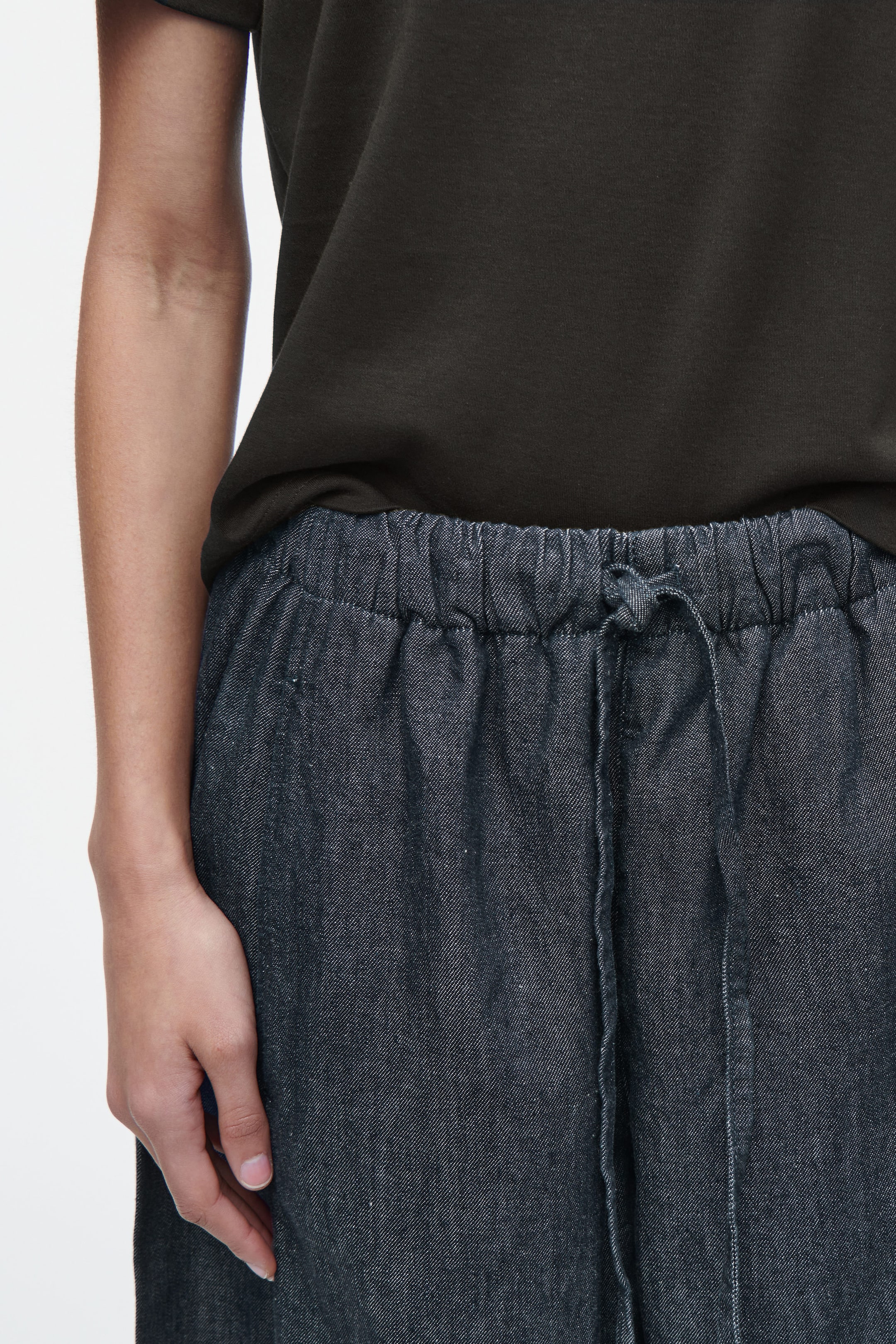 BARREL-LEG DENIM DRAWSTRING PANTS