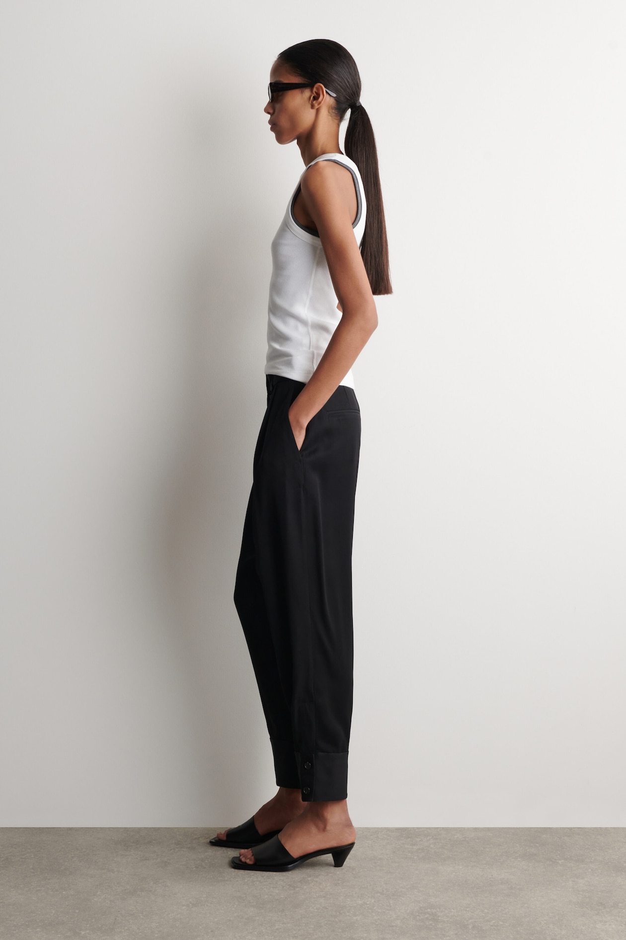 PLEATED TWILL BALLOON TROUSERS — BLACK