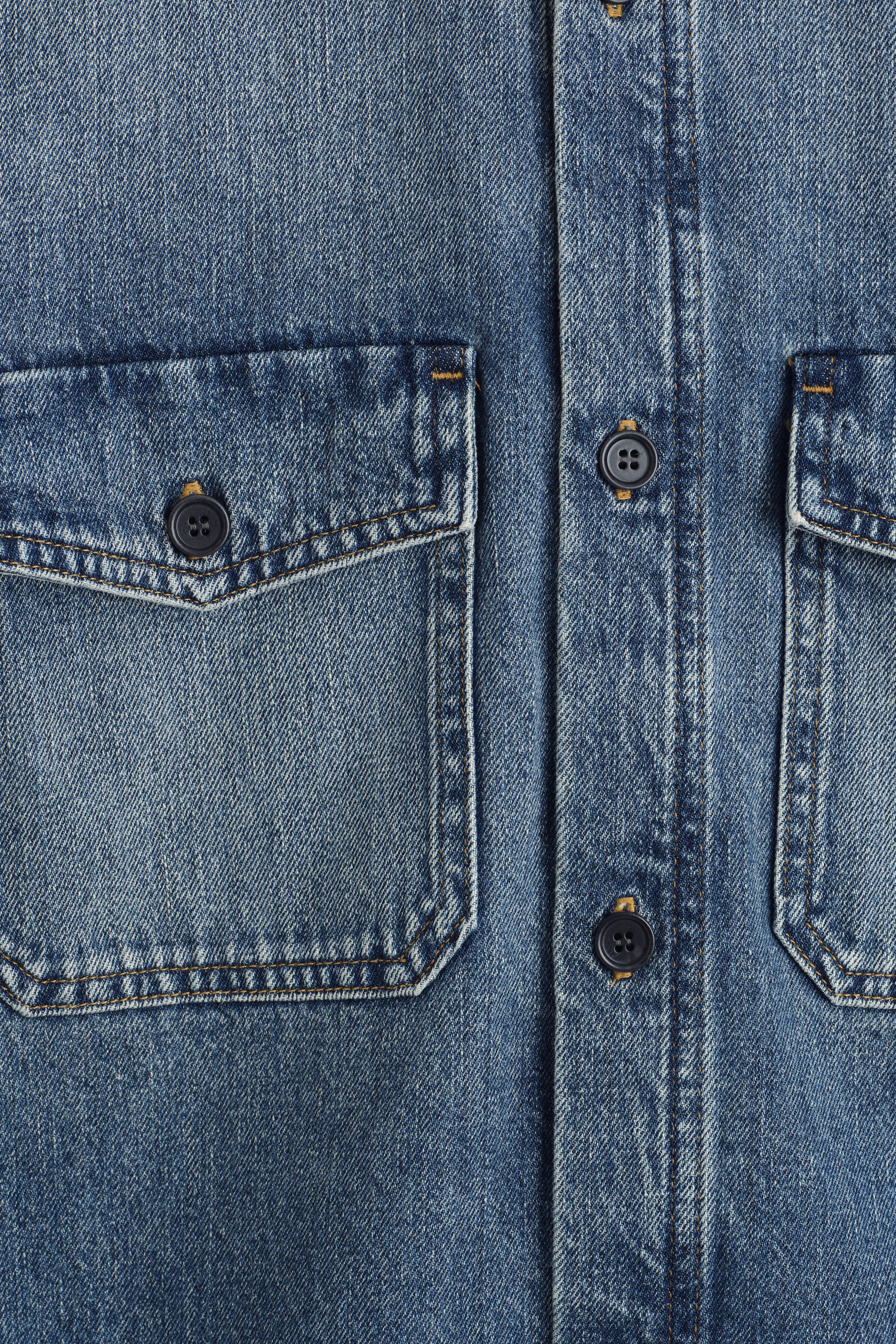 Visa större bild: JEANSSKJORTA - BLEKT BLÅ - HERR | H&M SE 7