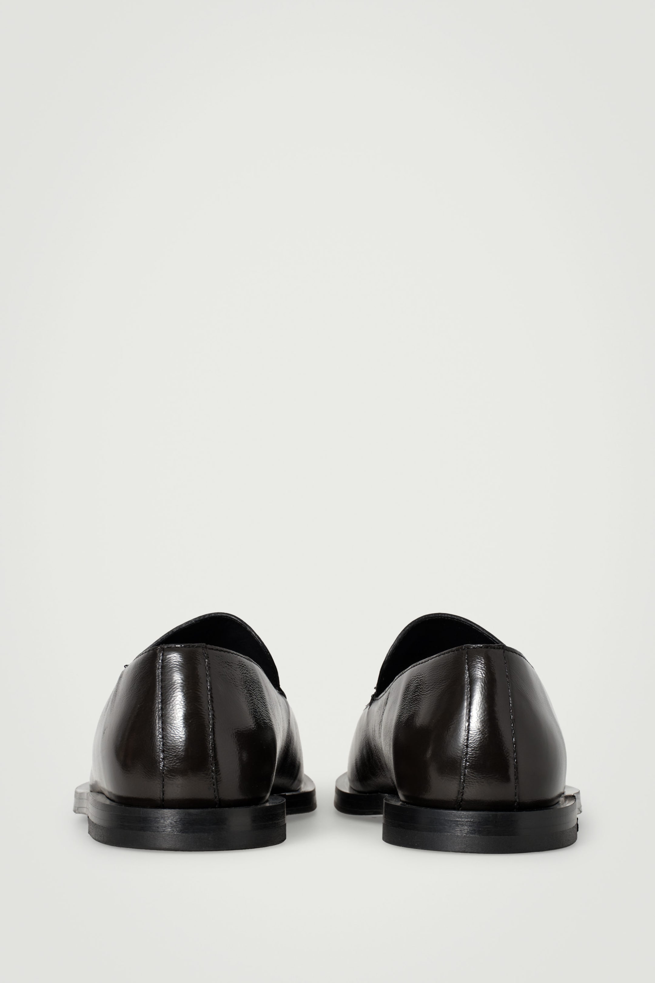 CLASSIC LEATHER LOAFERS