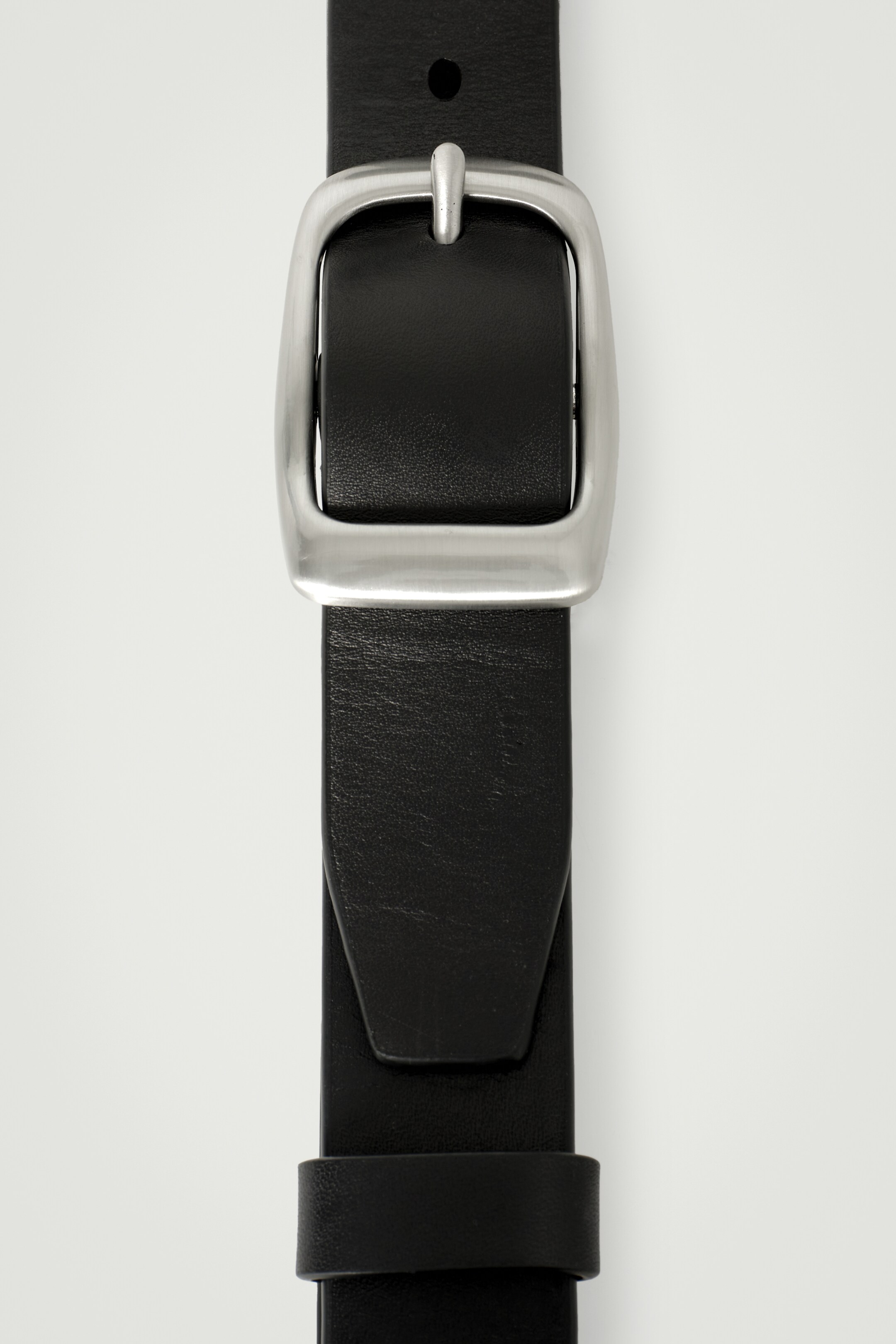 View larger image: CURVED-BUCKLE LEATHER BELT - BLACK - Men | H&M GB 4